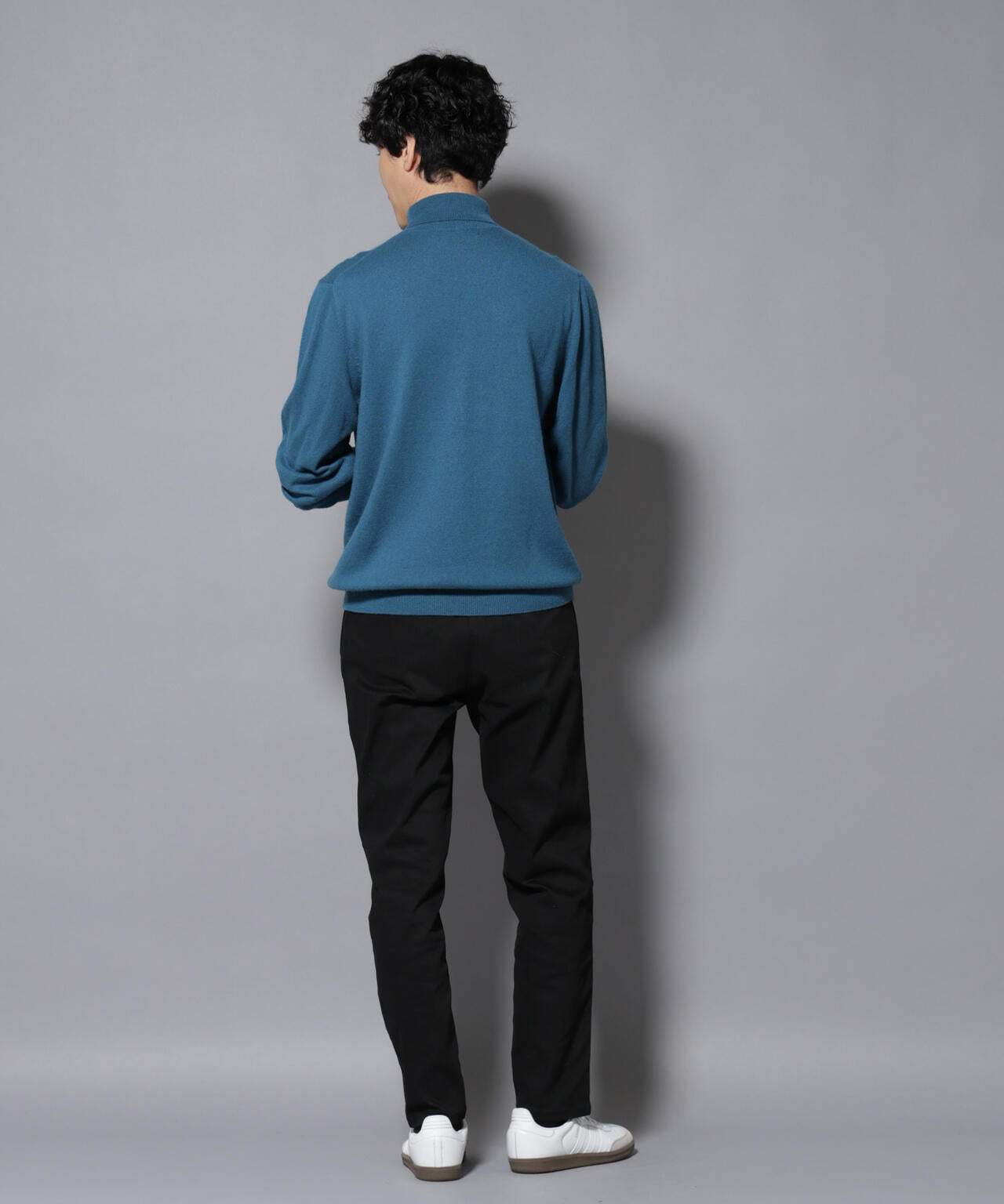 カシミヤミックスタートルネックニット