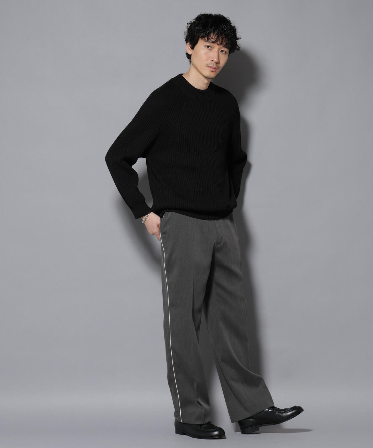 ウォーム側章ストレートスラックス 6726127201