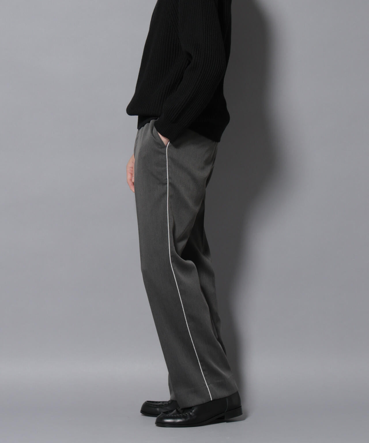 ウォーム側章ストレートスラックス 6726127201