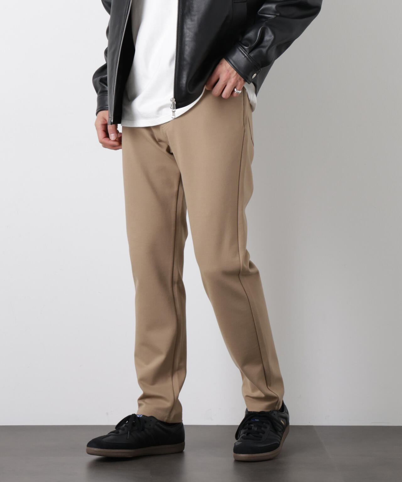 ストレッチ5Pテーパードパンツ