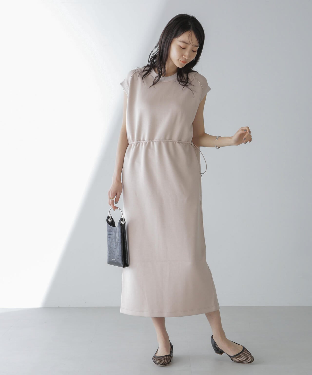 フロントドロストフレンチスリーブワンピース 6734119331