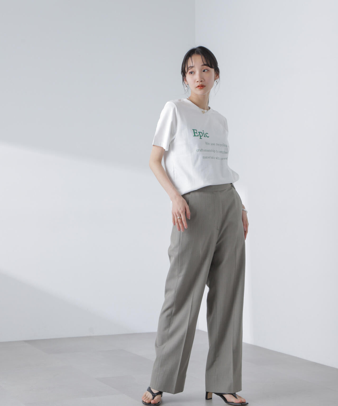 美品 ドゥロワー ロゴプリント Tシャツ ライトグレー 2サイズ ゆったり ロゴ プリント Tシャツ