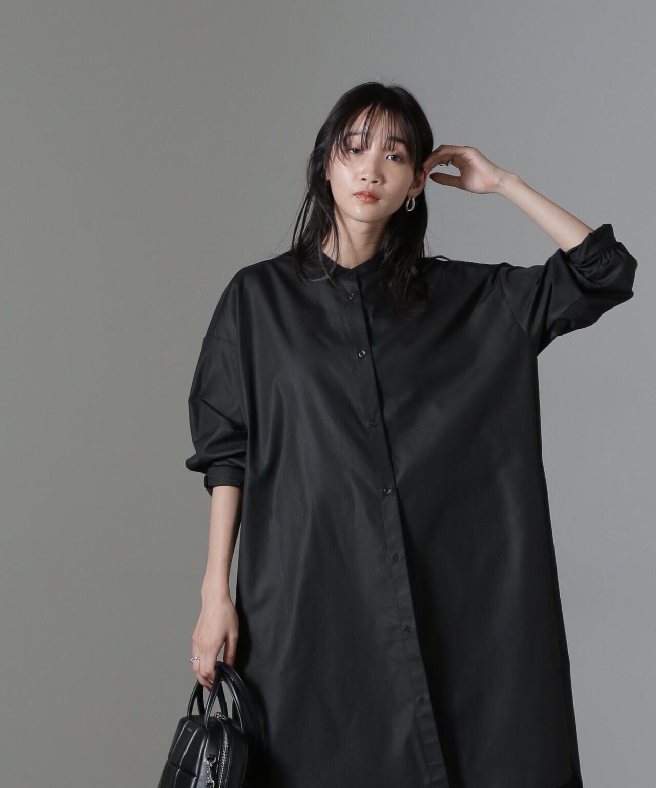O585ナノロングシャツワンピースバンドカラーブラウン無地長袖