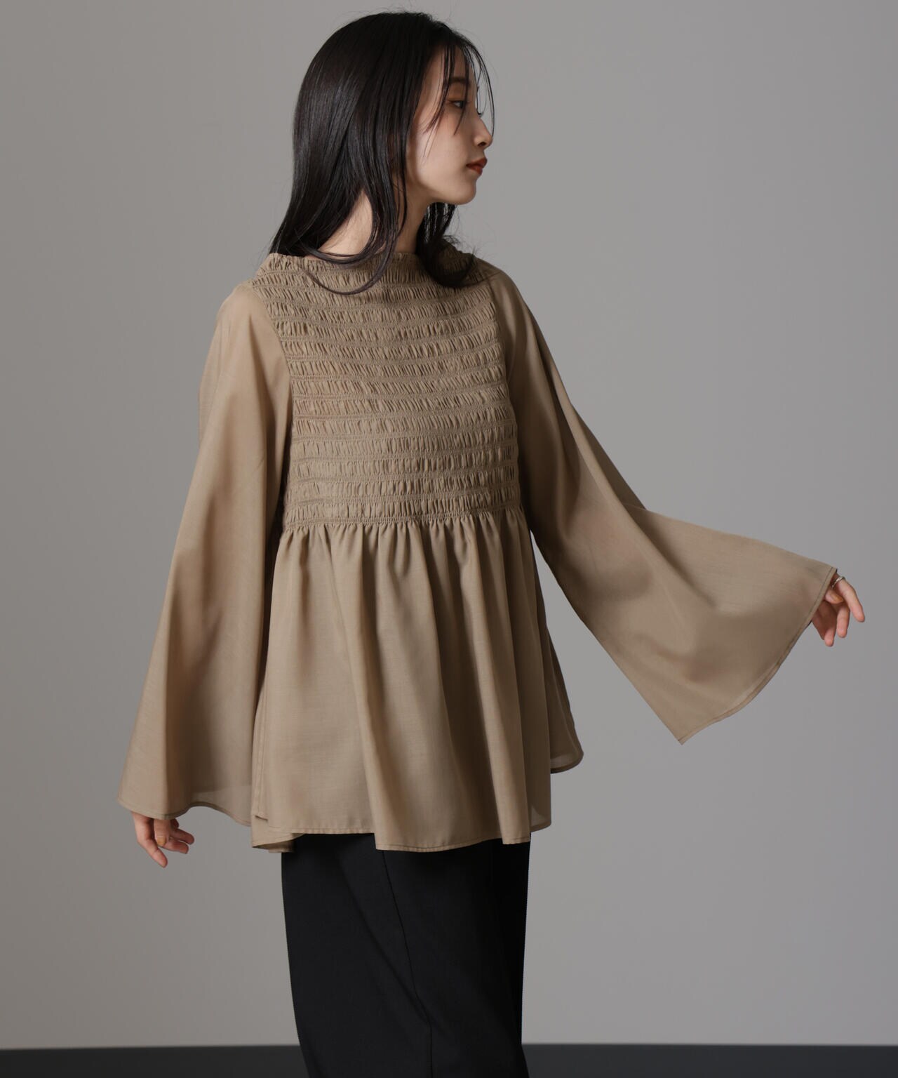 シャーリング フレア スリーブ ブラウス