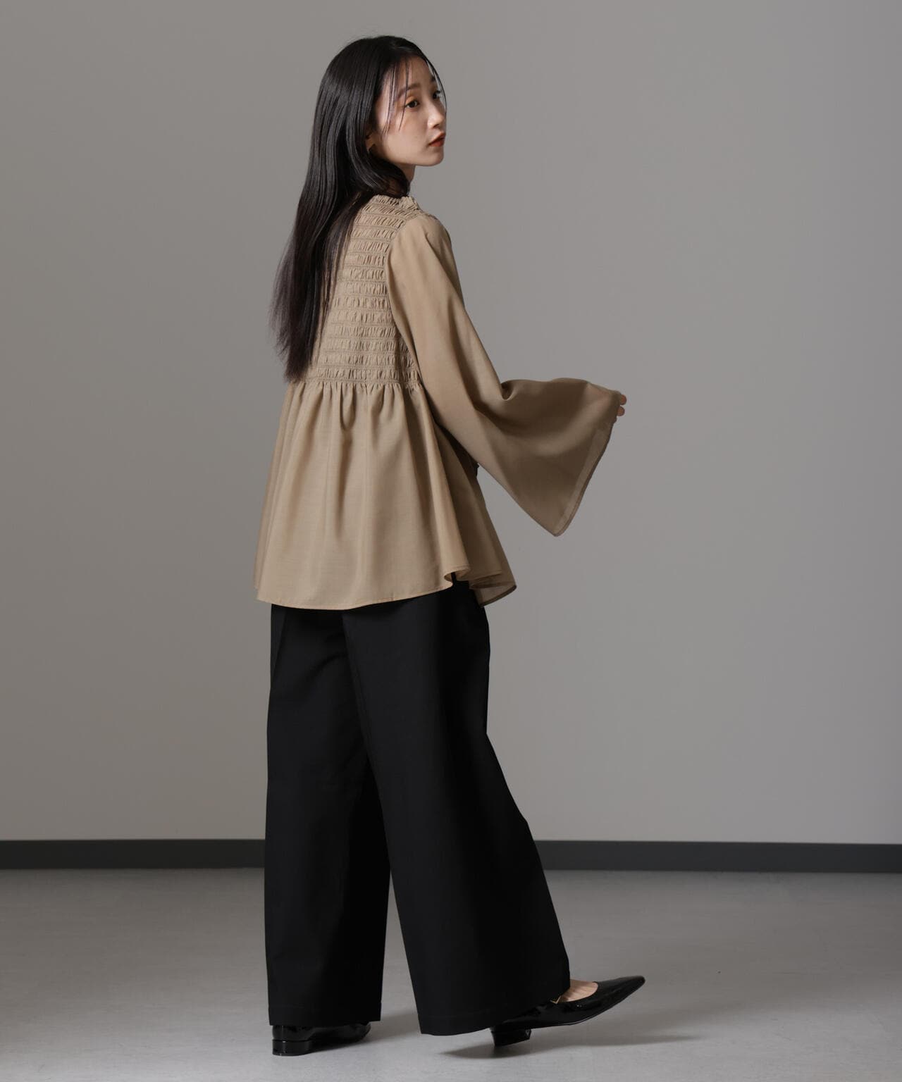 シャーリング フレア スリーブ ブラウス