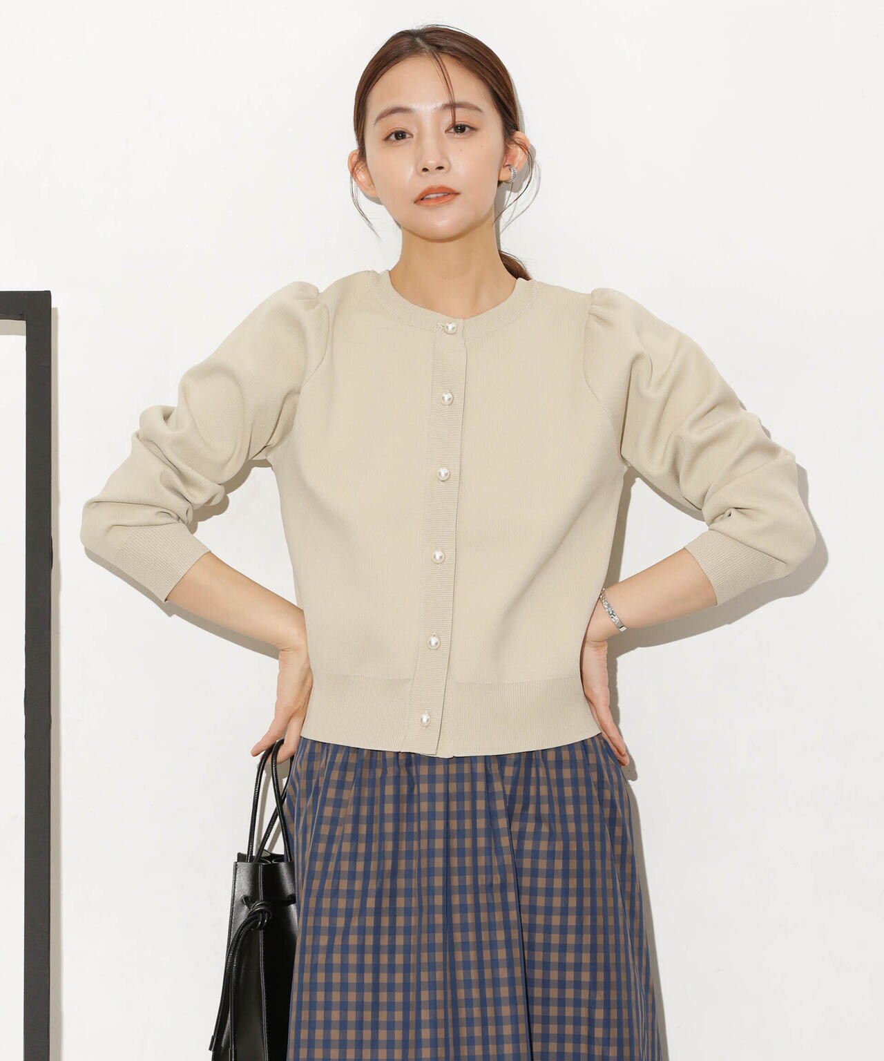 WEB限定 / ライト スポンディッシュ パールボタン カーディガン
