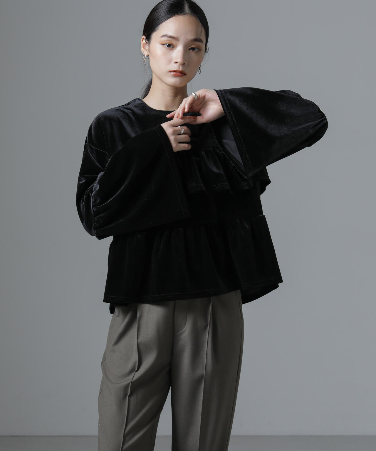 OHGA 希少　完売　ベロア　フリル　トップス　試着のみ　オーガ OHGA 希少 完売 ベロア フリル トップス 試着のみ オーガ