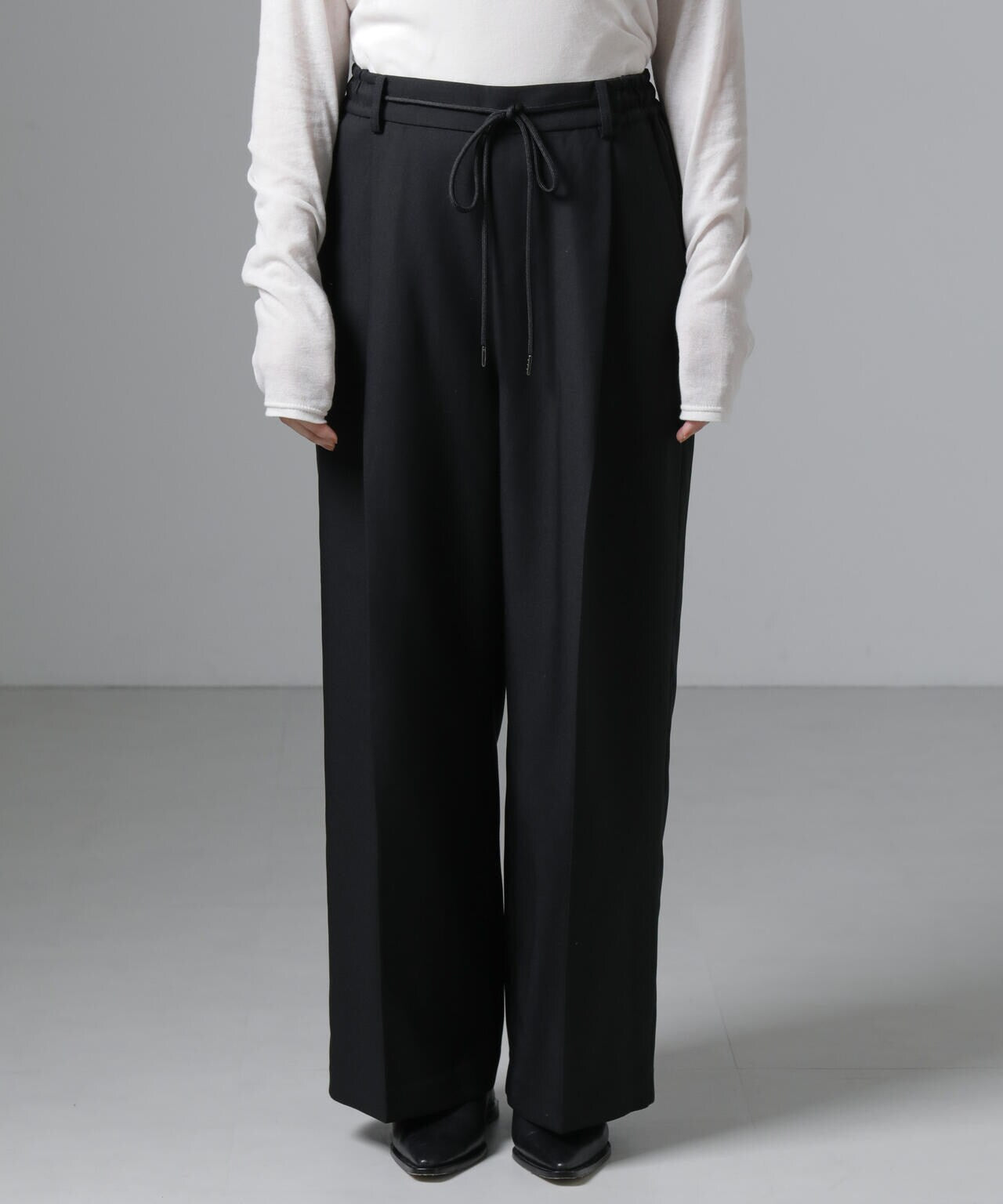 NANO UNIVERSE 発熱パンツ　ブラックパンツ 断熱　あったか　スマホ NANO UNIVERSE 発熱パンツ ブラックパンツ 断熱 あったか スマホ