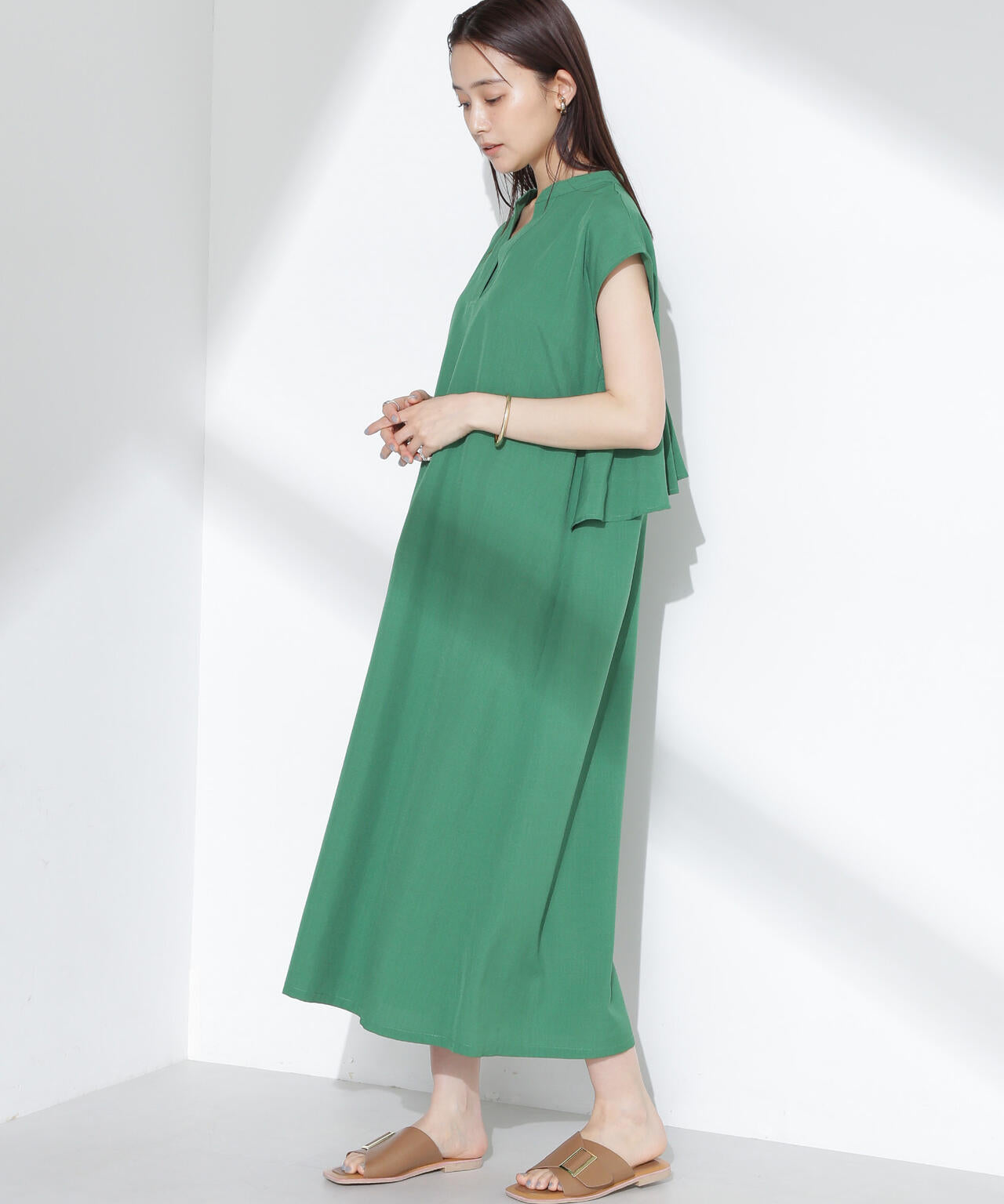 リネンタッチ バックフレア スキッパー ワンピース