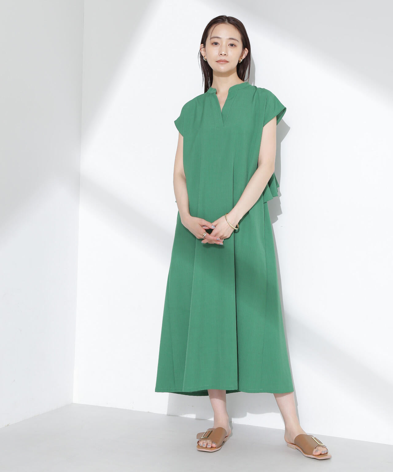 リネンタッチ バックフレア スキッパー ワンピース