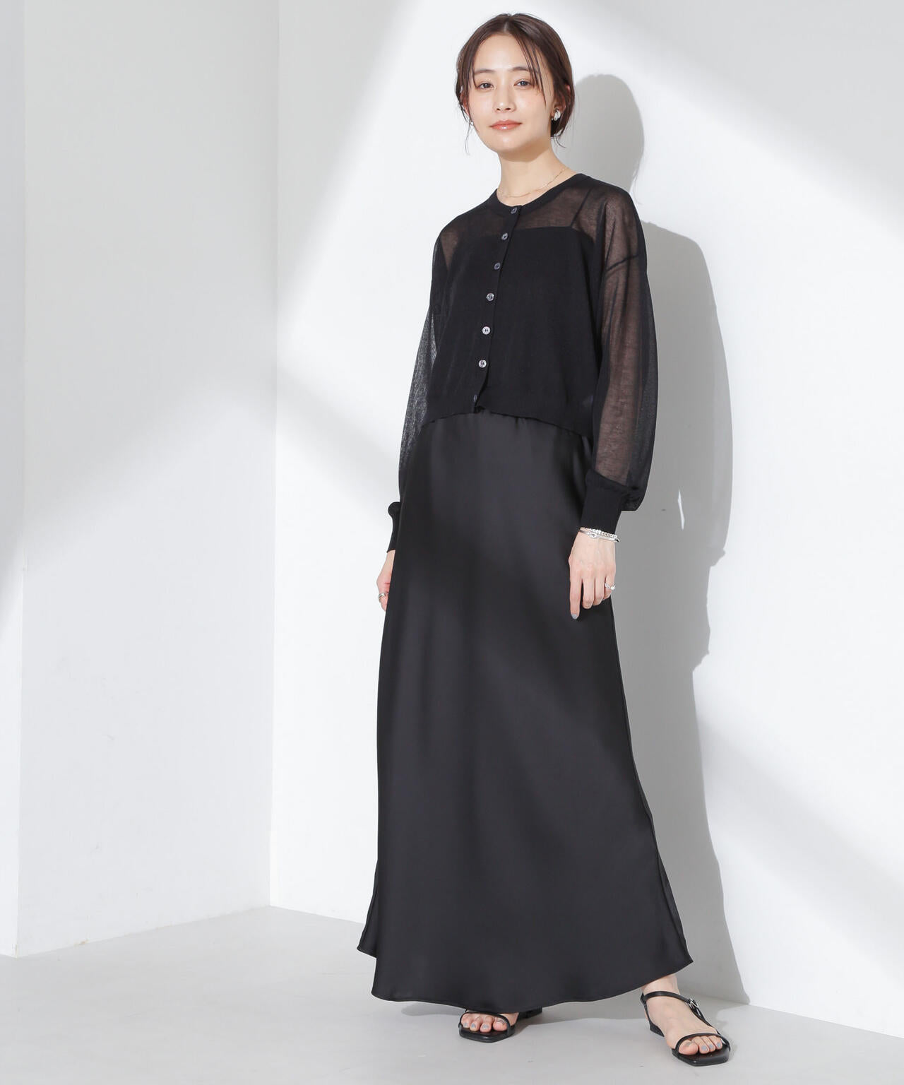 サテン フレアスカート