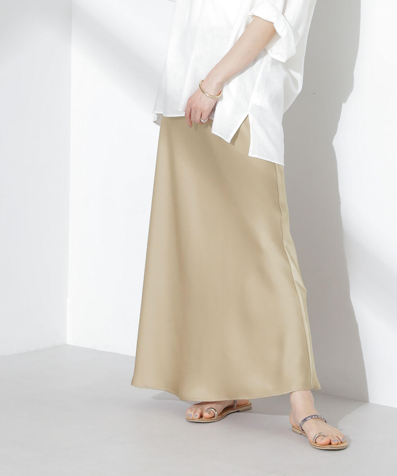 サテン フレアスカート