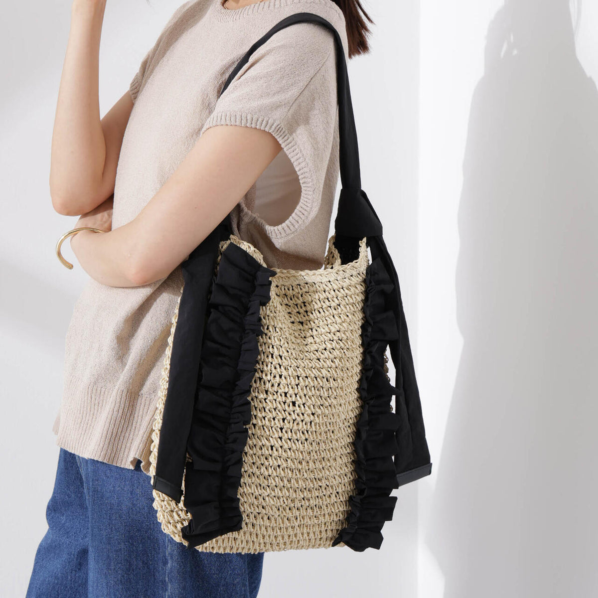 ペーパーラウンドフリルバッグ （BEG） LILY BROWN×MARY QUANT】ペーパーラウンドフリルバッグ(バッグ)｜LILY