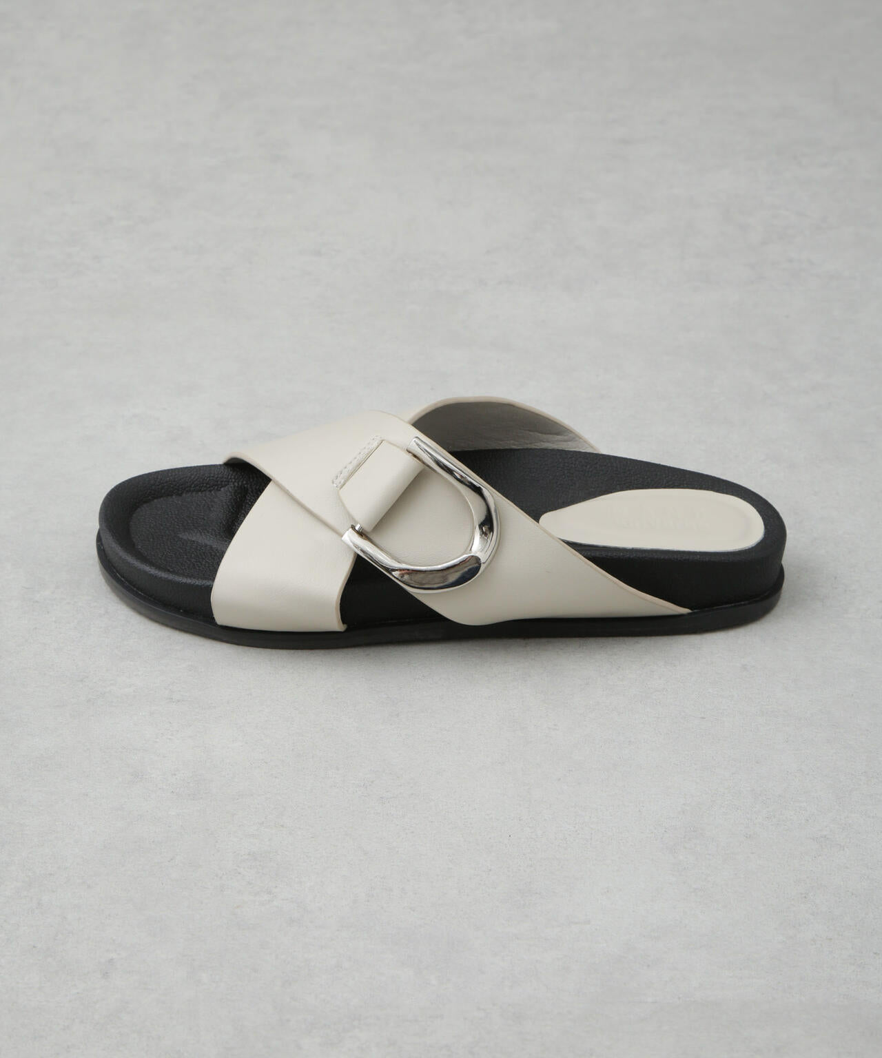クロスバックル フラット サンダル