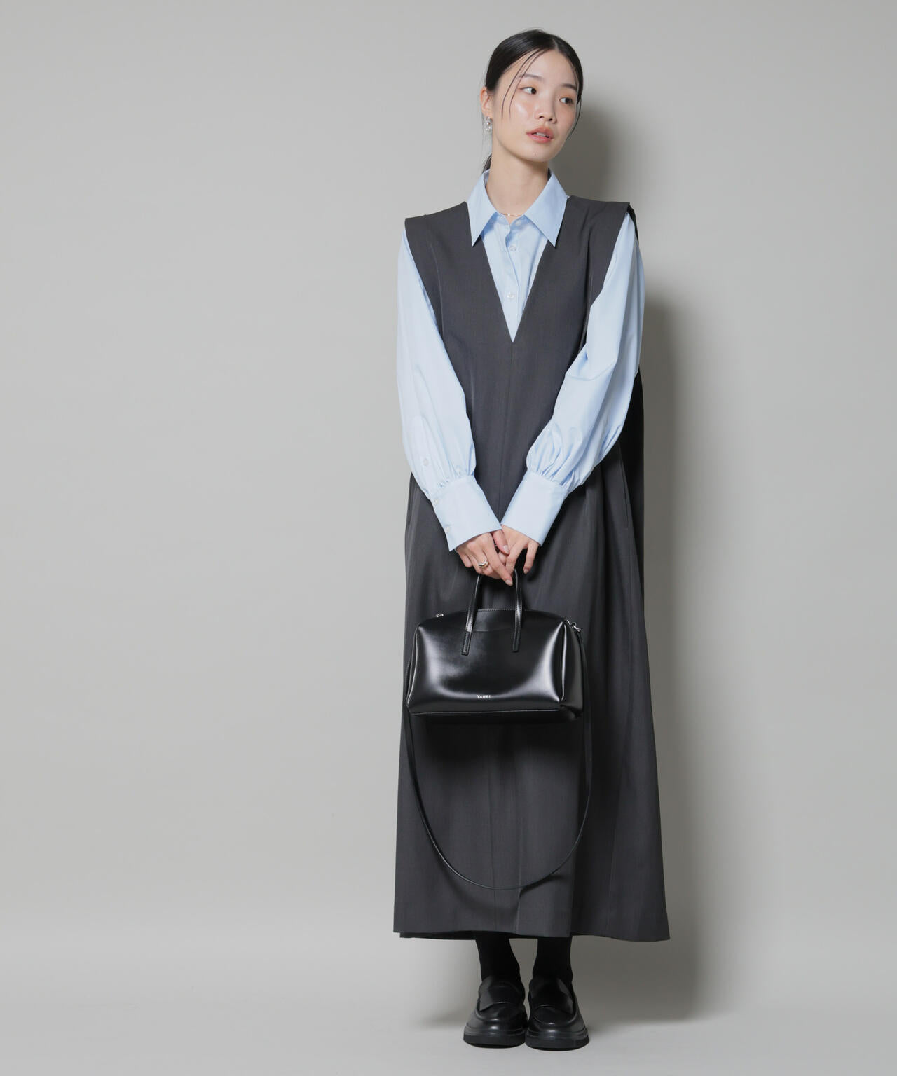 ショルダータック Vネック ワンピース