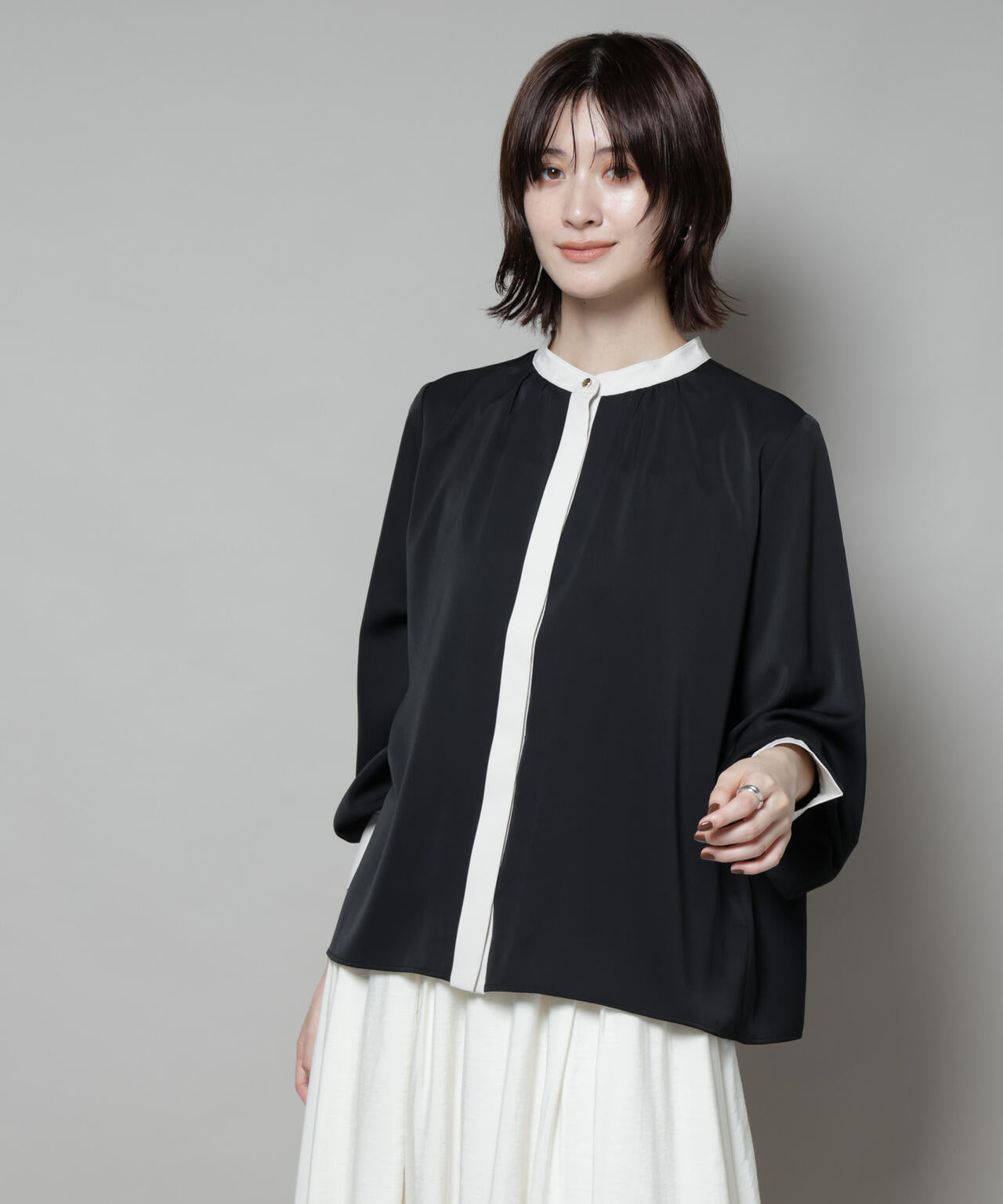 今期新作！バイカラーVネックブラウス 楽天市場】【SALE／30%OFF】[洗える]バイカラーVネックブラウス