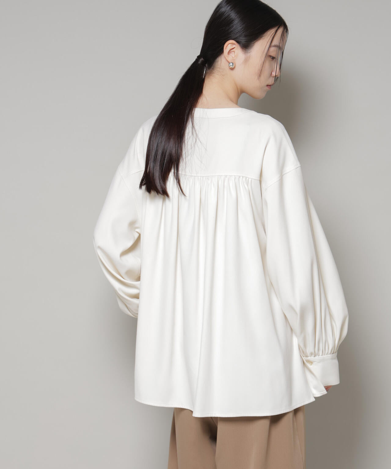 レースアップ ギャザー プルオーバー ブラウス