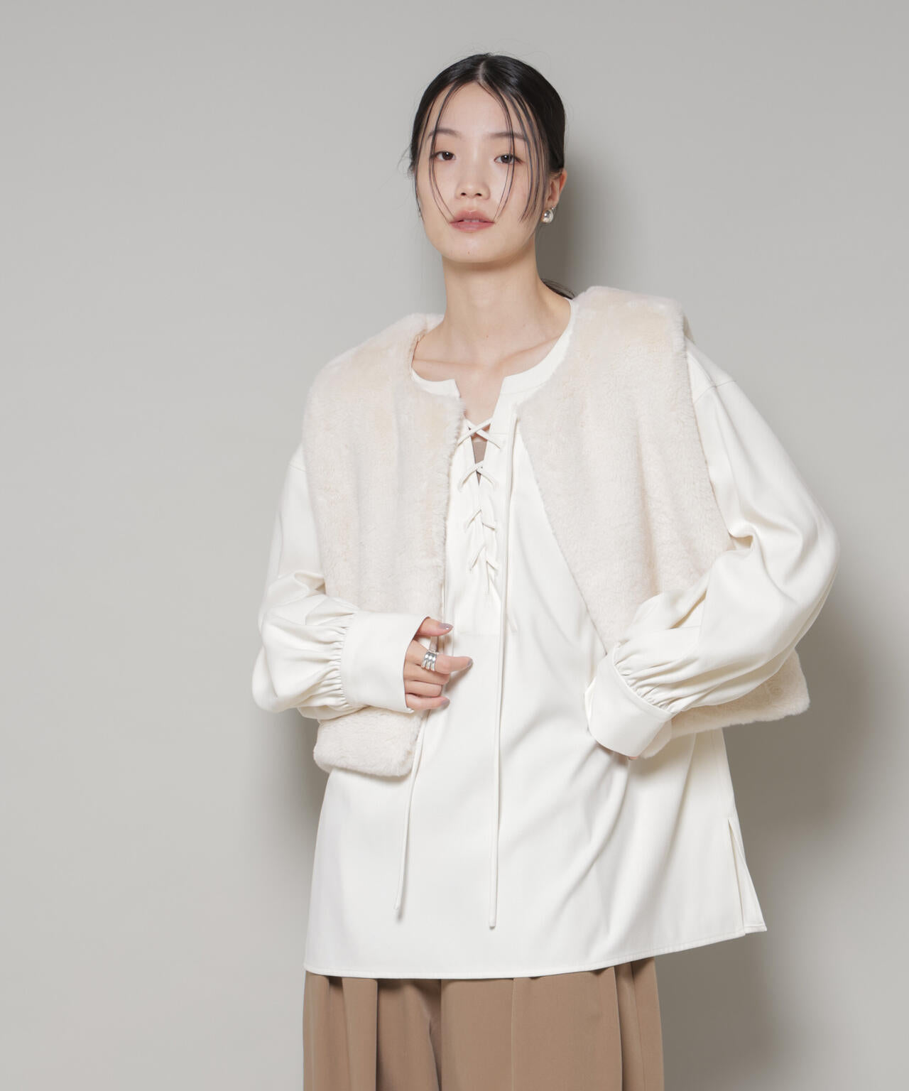 レースアップ ギャザー プルオーバー ブラウス