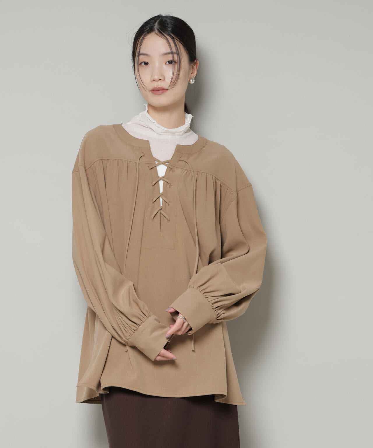 レースアップ ギャザー プルオーバー ブラウス