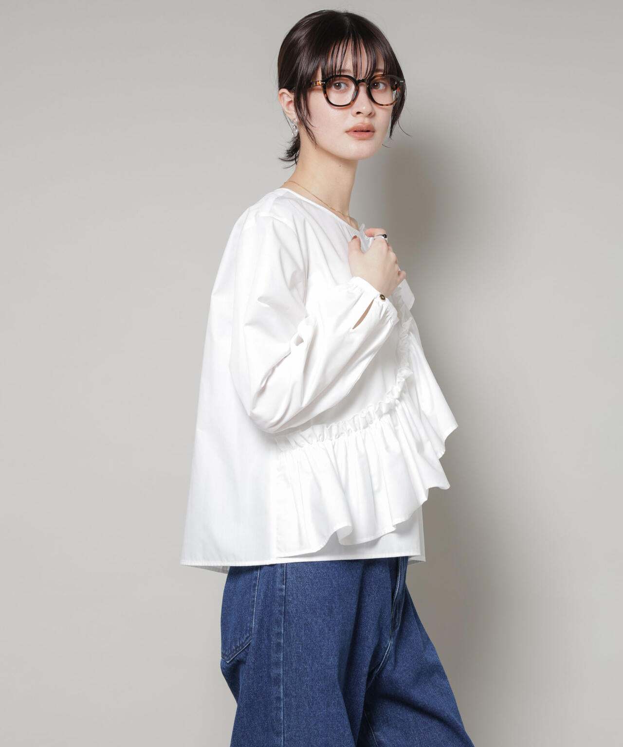 斜めフリルプルオーバーブラウス 6735220317