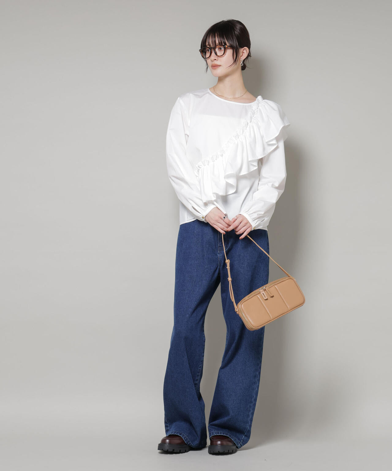 斜めフリルプルオーバーブラウス 6735220317