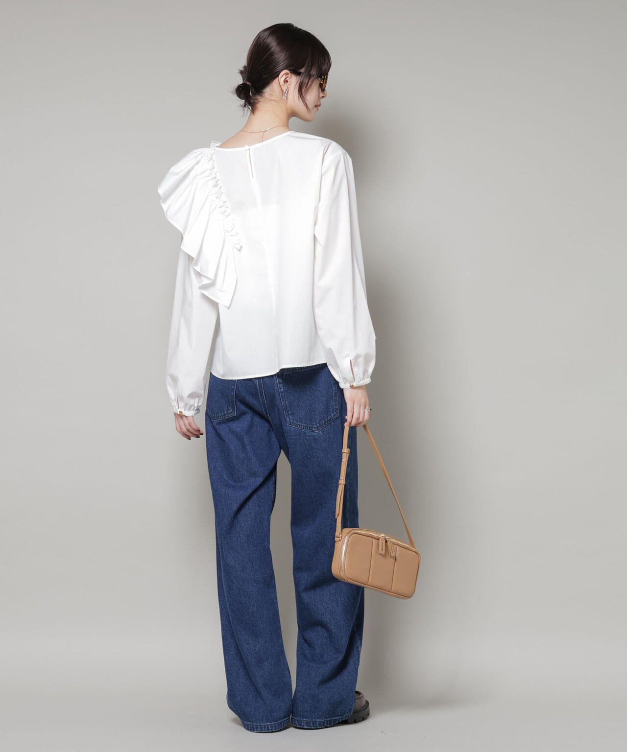 斜めフリルプルオーバーブラウス 6735220317