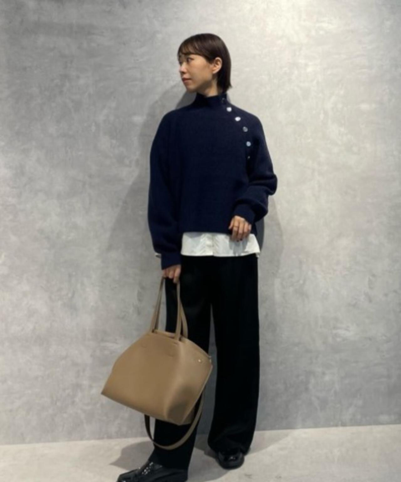 釦 ディティール ニット プルオーバー