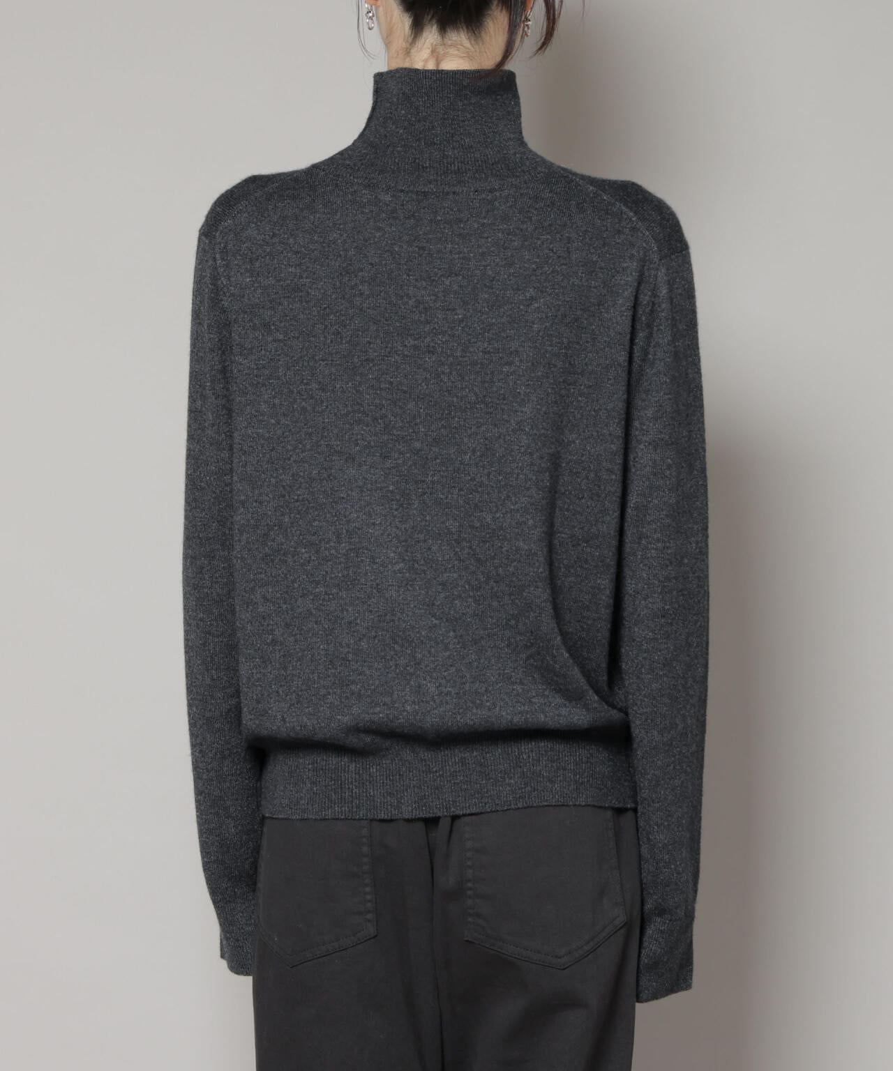 トゥジュー toujours　カシミヤ混　タートルネック　ニット　F　チャコール タートルネック カシミヤ混 ニット プルオーバー