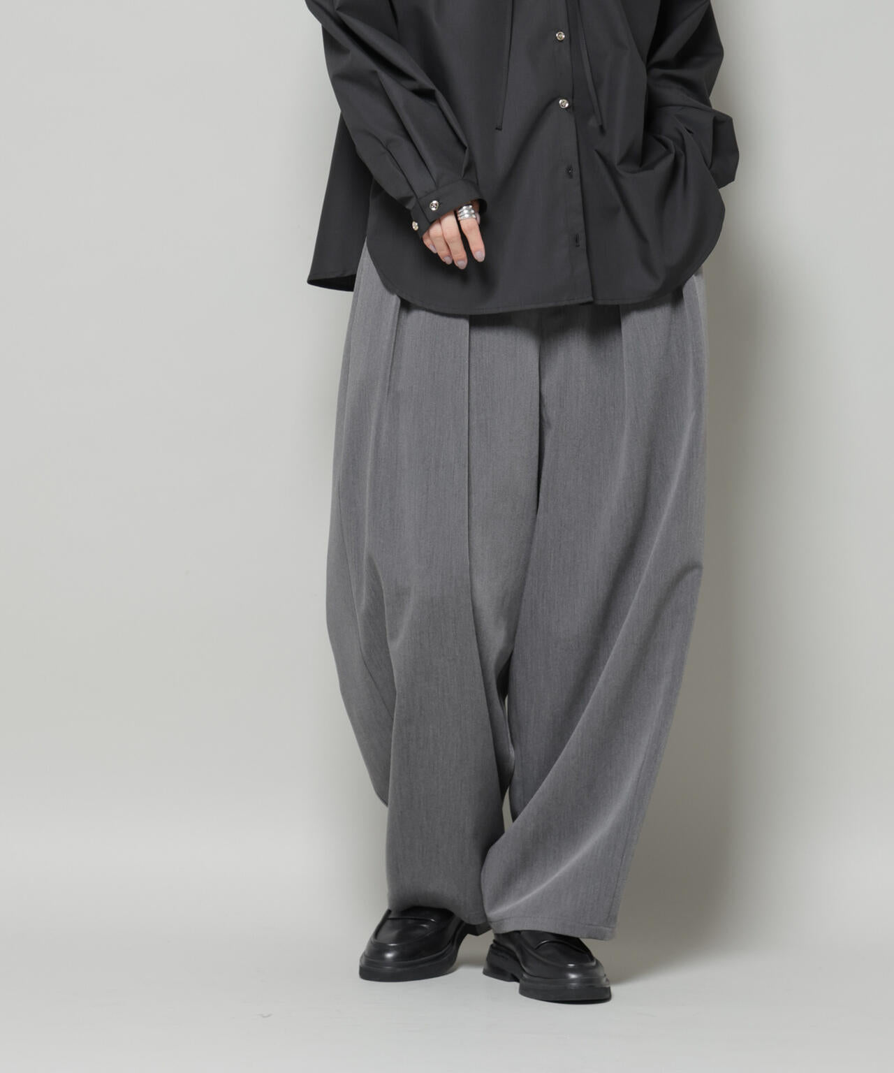 インタック コクーン パンツ