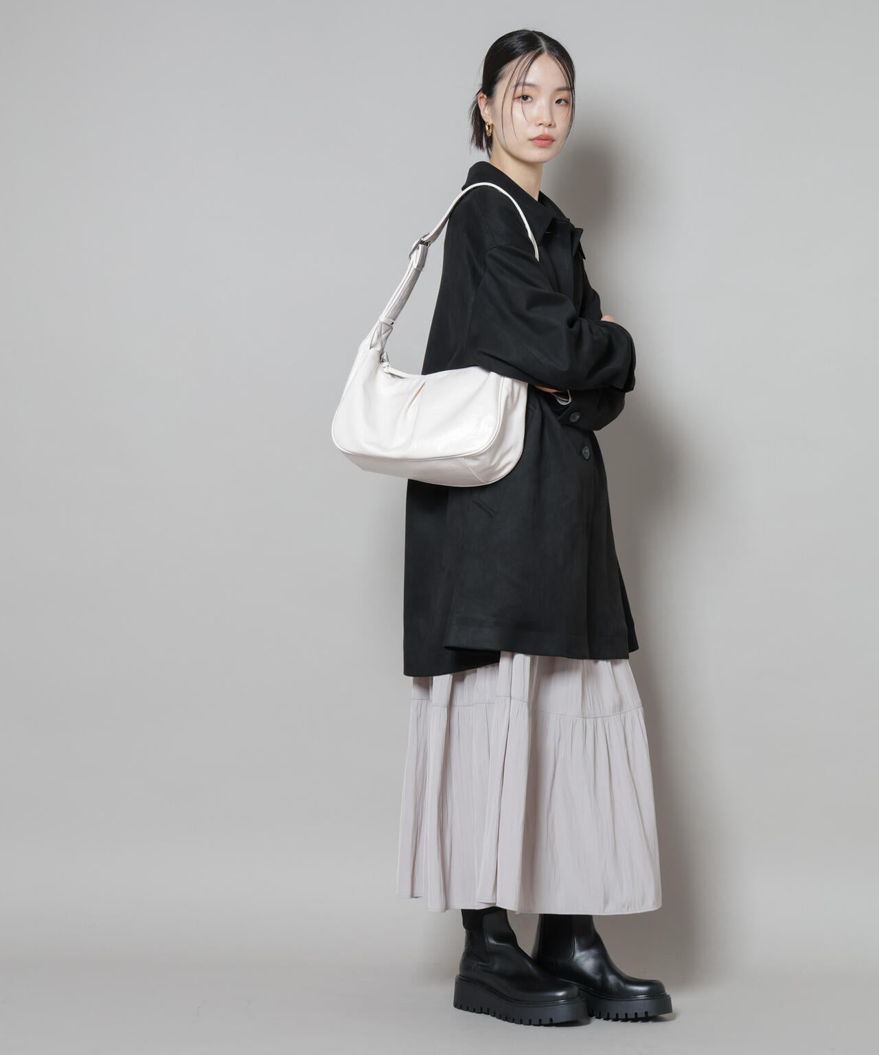 ベルトディテールラウンドショルダーバッグ 6735232301