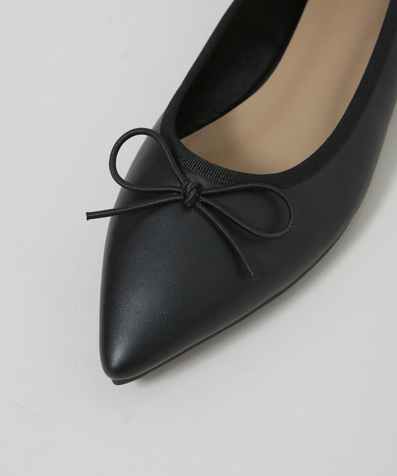 ポインテッドトゥ リボン フラット パンプス