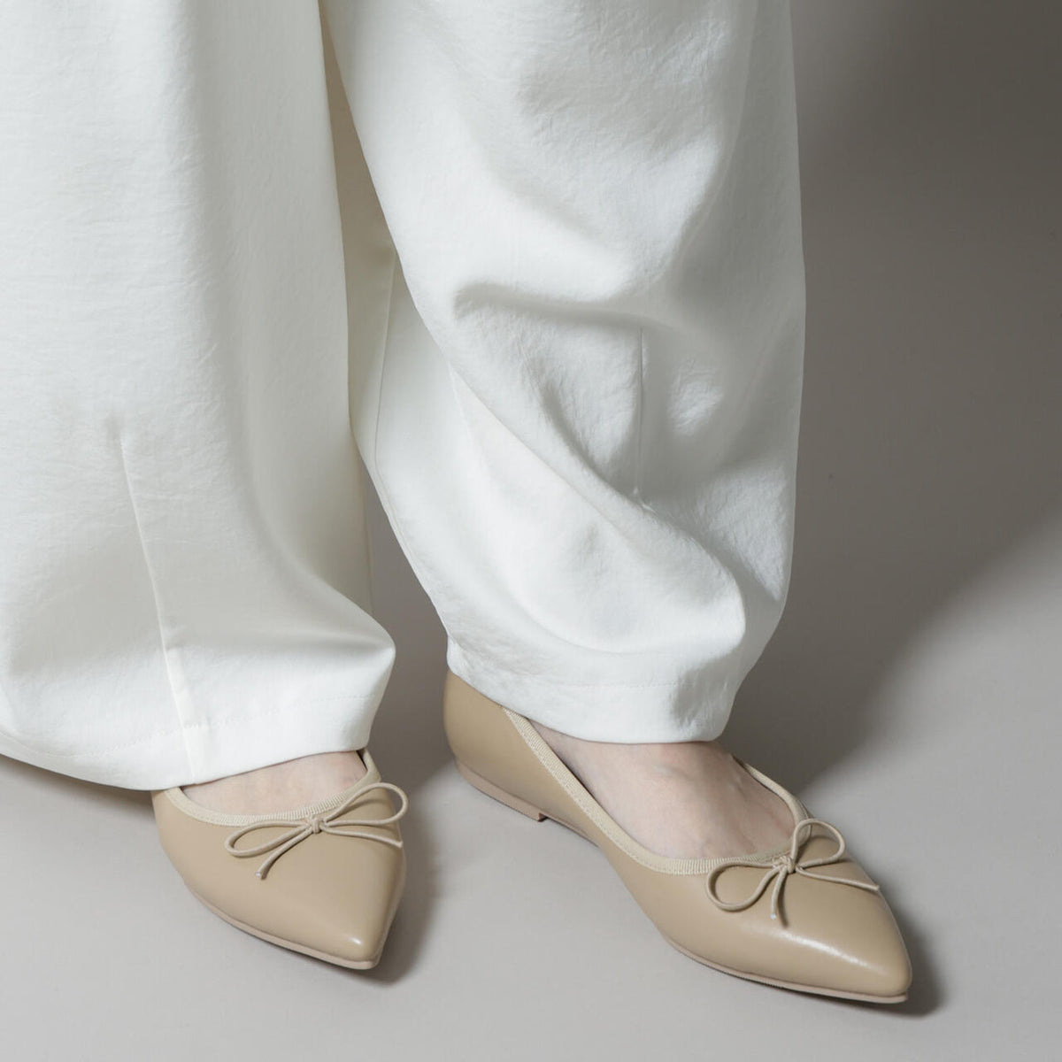 ポインテッドトゥ リボン フラット パンプス