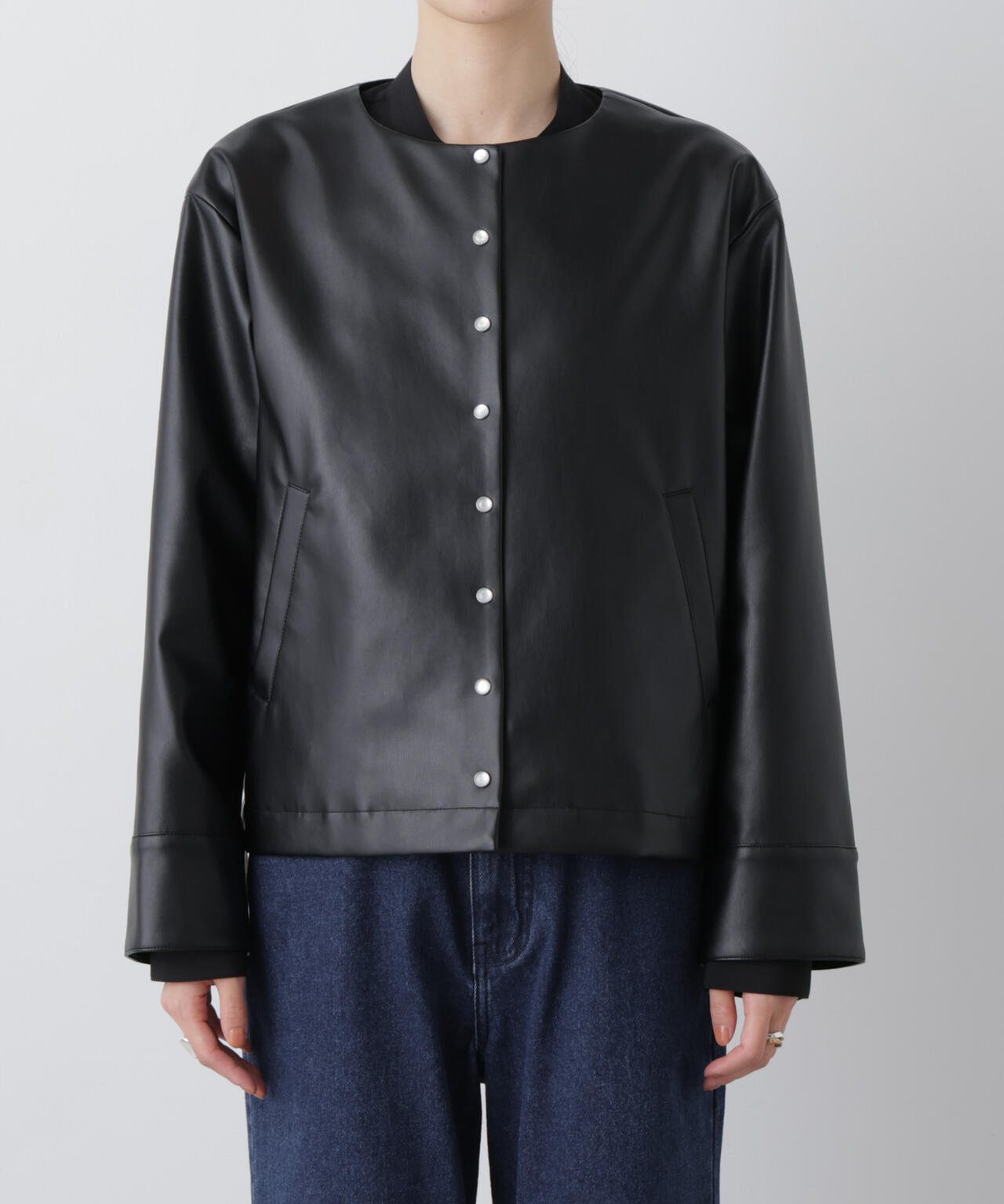 フェイクレザーパールドットノーカラージャケット 6736116302
