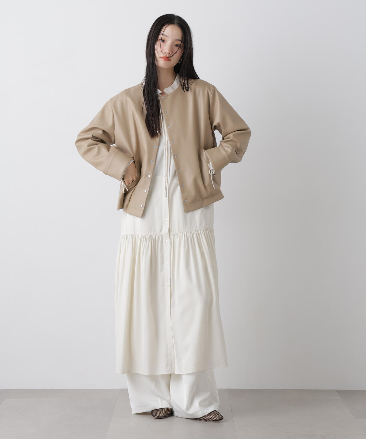 フェイクレザーパールドットノーカラージャケット 6736116302