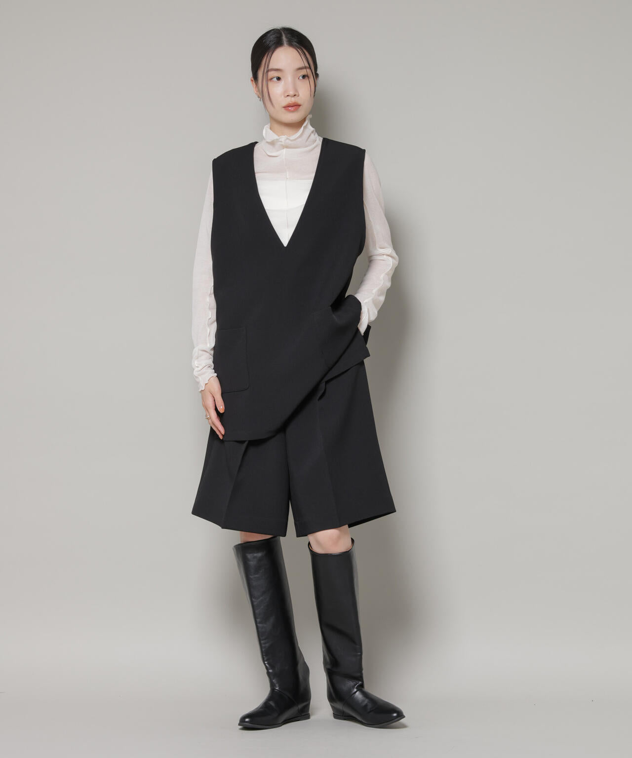 Vネック ベスト × ハーフ パンツ セットアップ