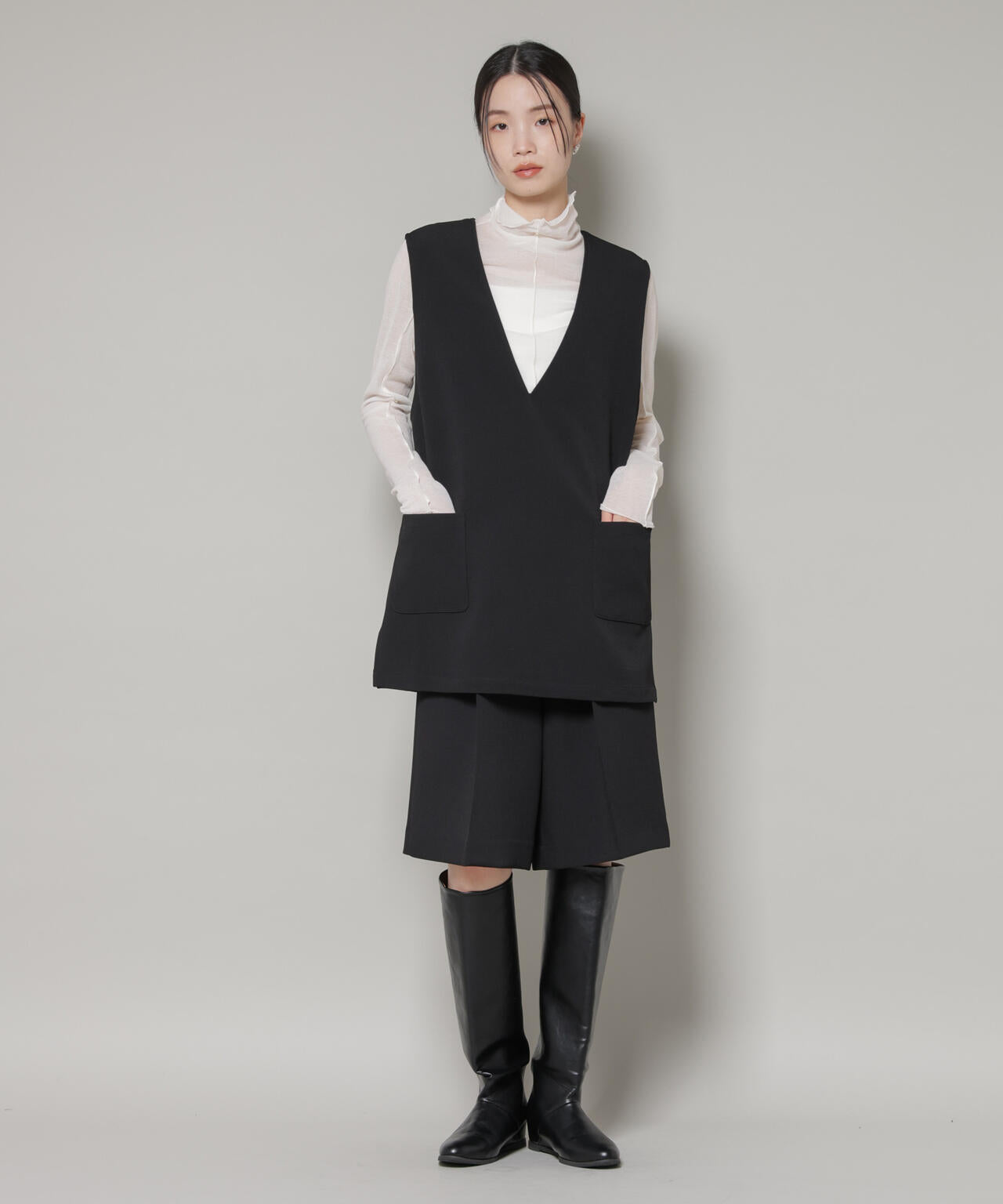 Vネック ベスト × ハーフ パンツ セットアップ