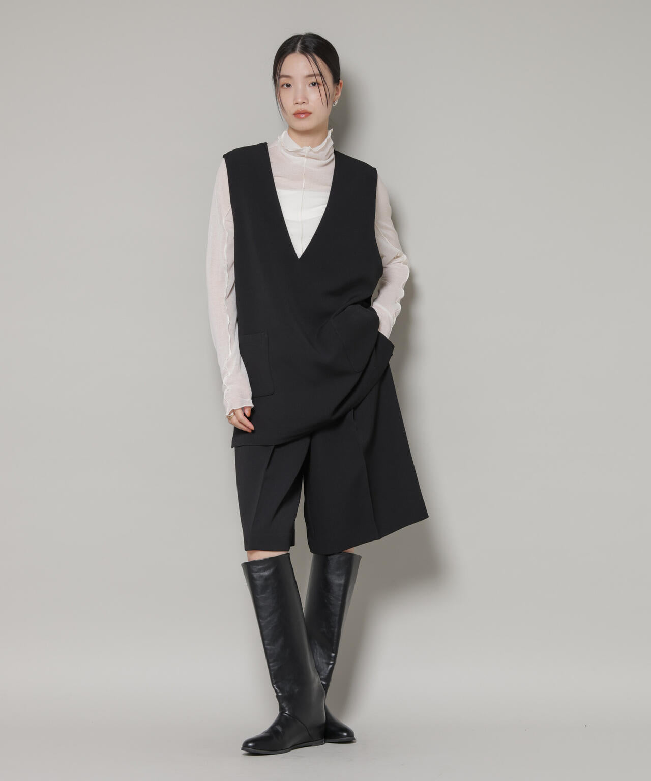 Vネック ベスト × ハーフ パンツ セットアップ