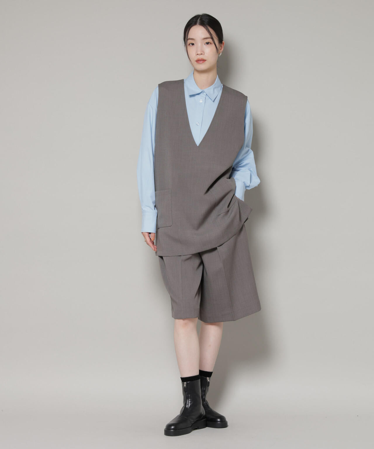 Vネック ベスト × ハーフ パンツ セットアップ