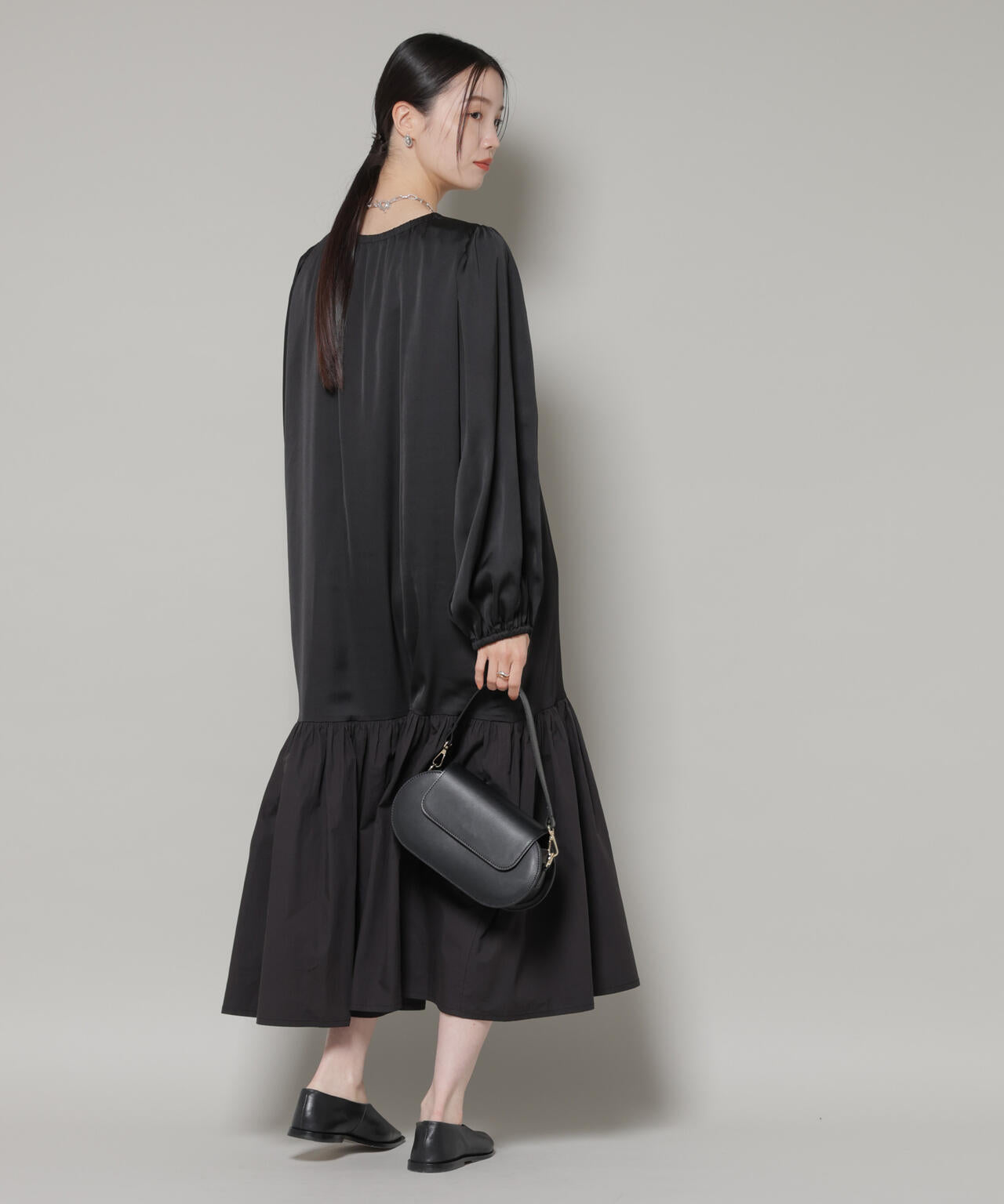 異素材切り替えギャザーサテンワンピース 6736119305