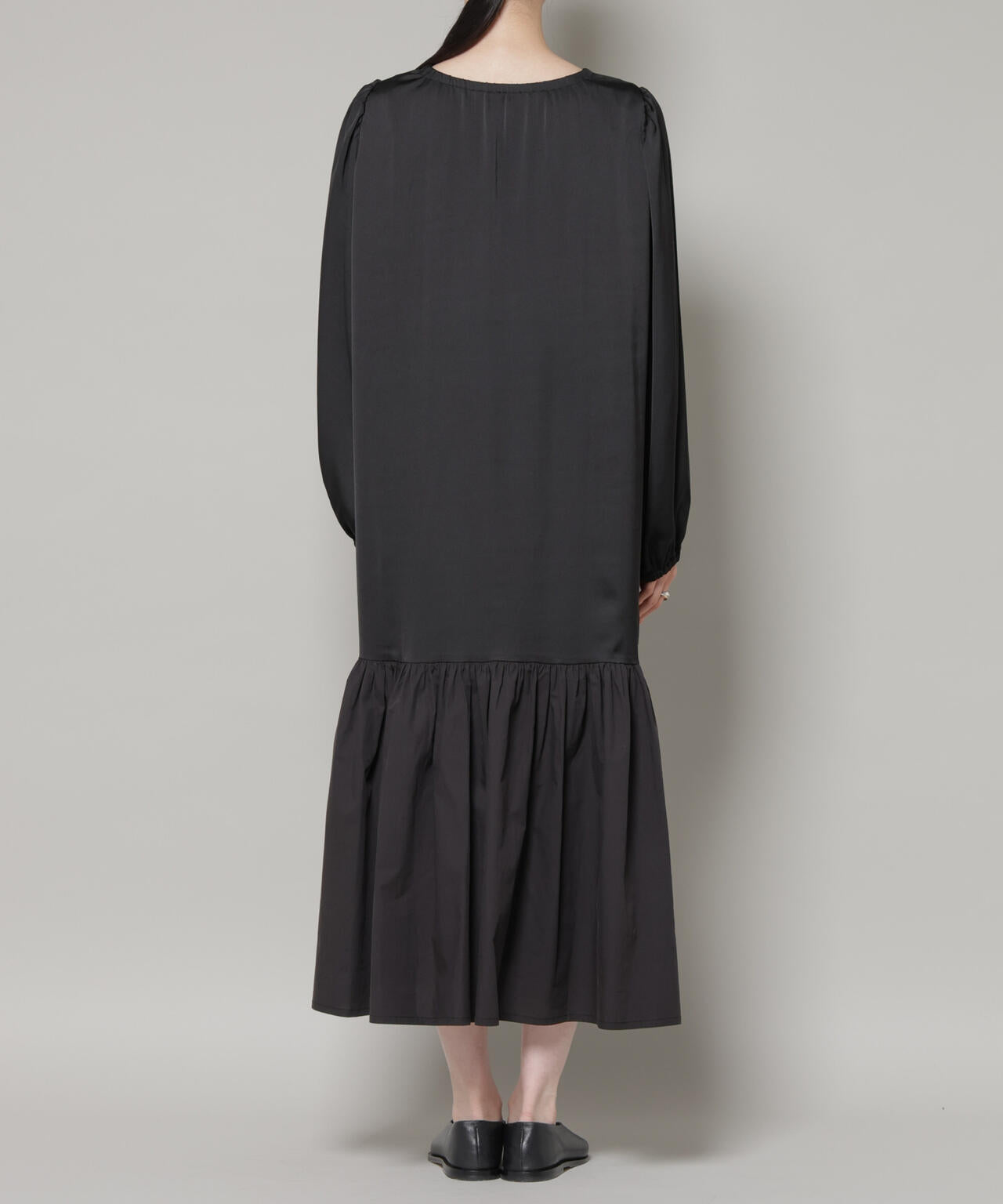 異素材切り替えギャザーサテンワンピース 6736119305