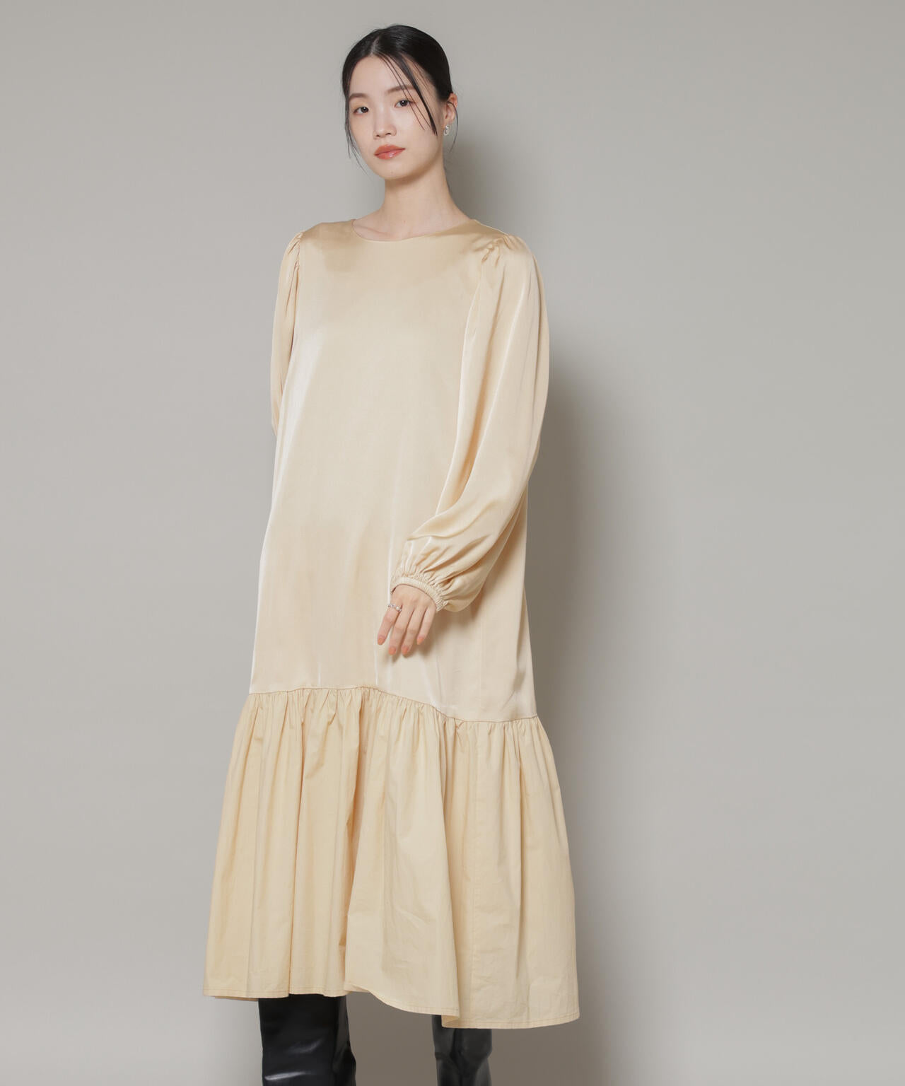 異素材切り替えギャザーサテンワンピース 6736119305