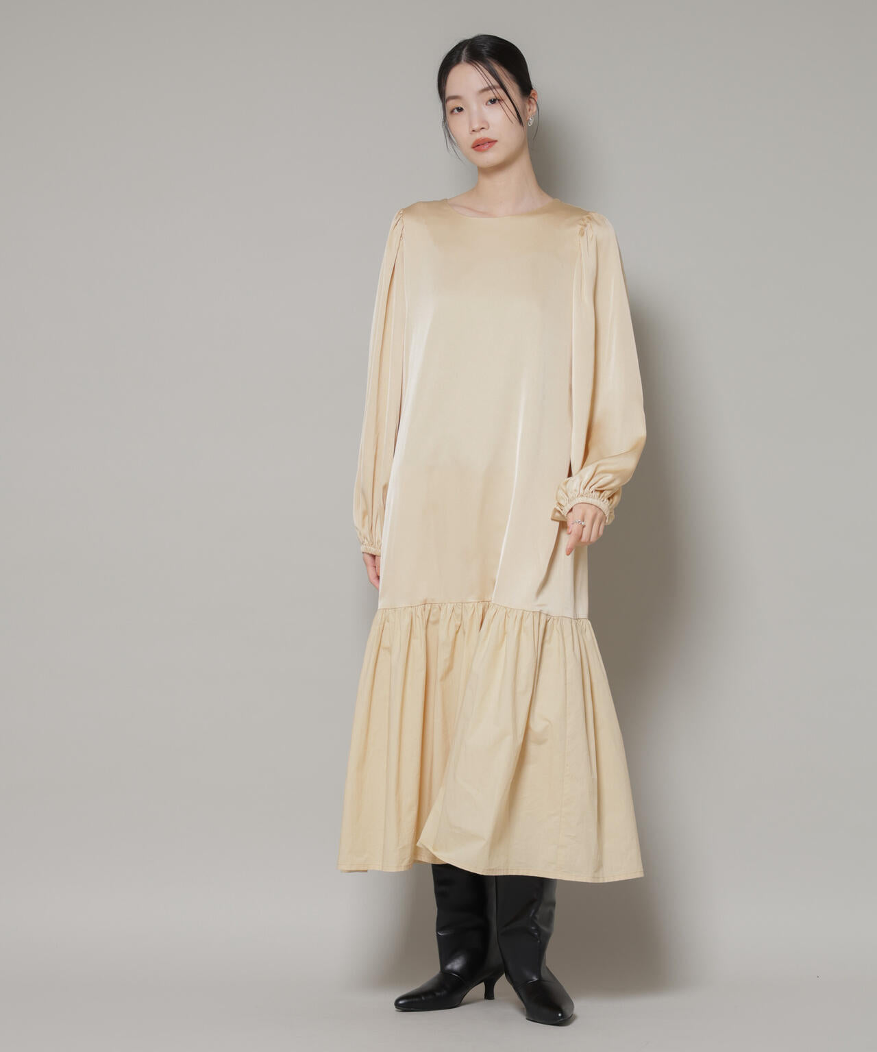 異素材切り替えギャザーサテンワンピース 6736119305