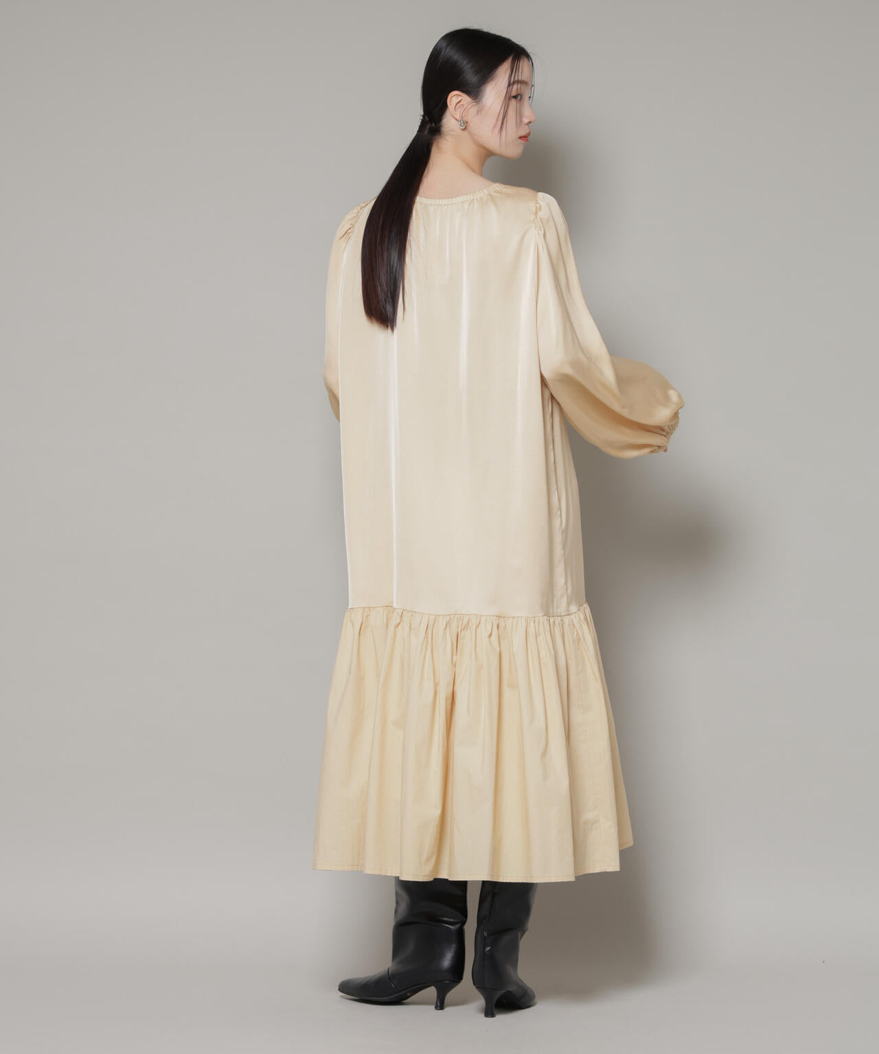 異素材切り替えギャザーサテンワンピース 6736119305