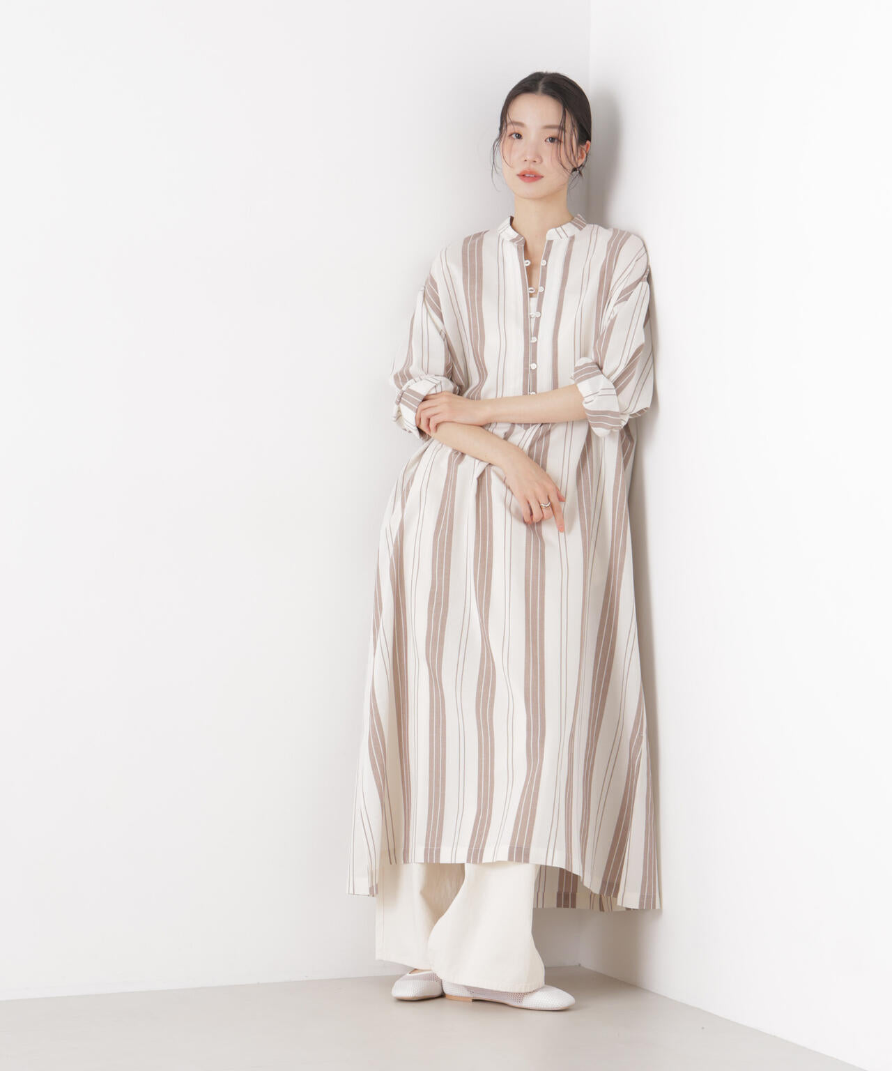 マシンウォッシャブルリネン混 スタンドカラーワンピース