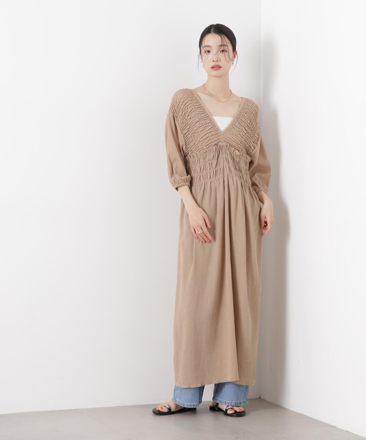 【新品未使用】大きいサイズ♡レリアン　１３＋　ロングワンピース　楊柳　ベージュ 楊柳Vネックシャーリングワンピース