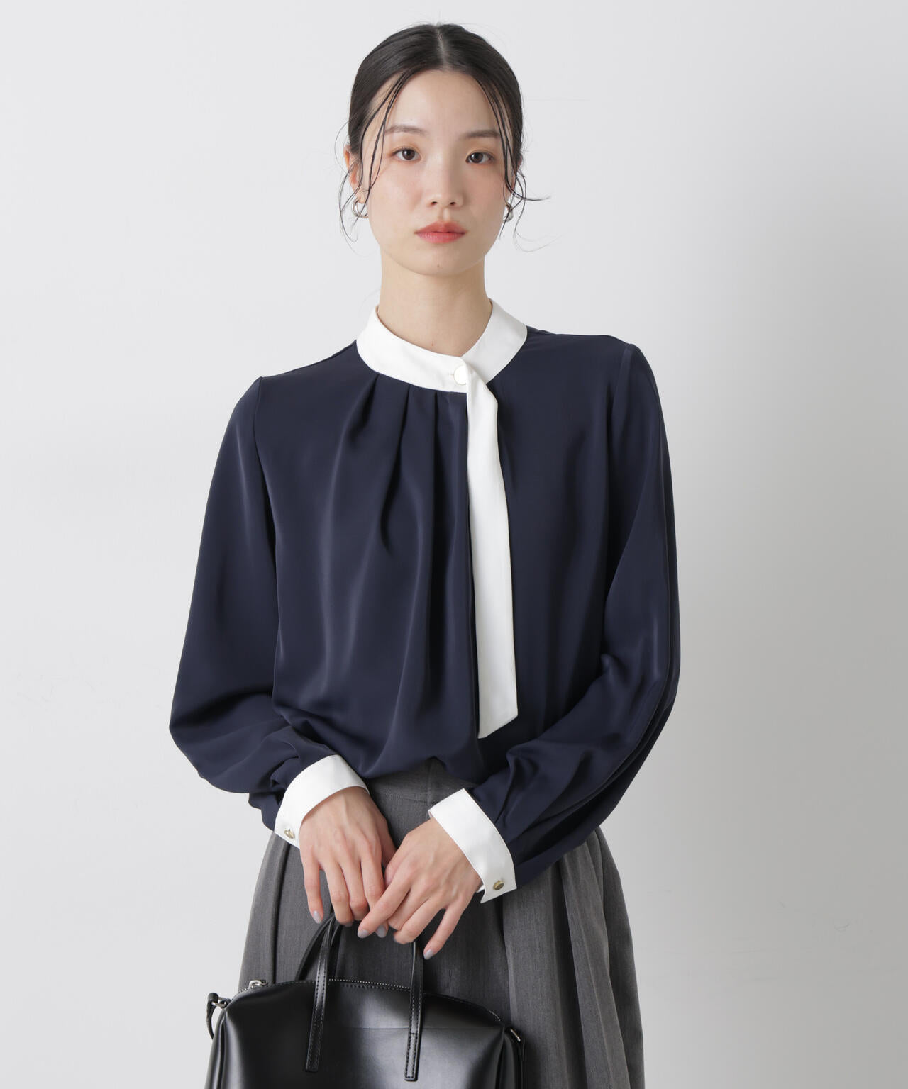 フロントタックバイカラーボータイブラウス