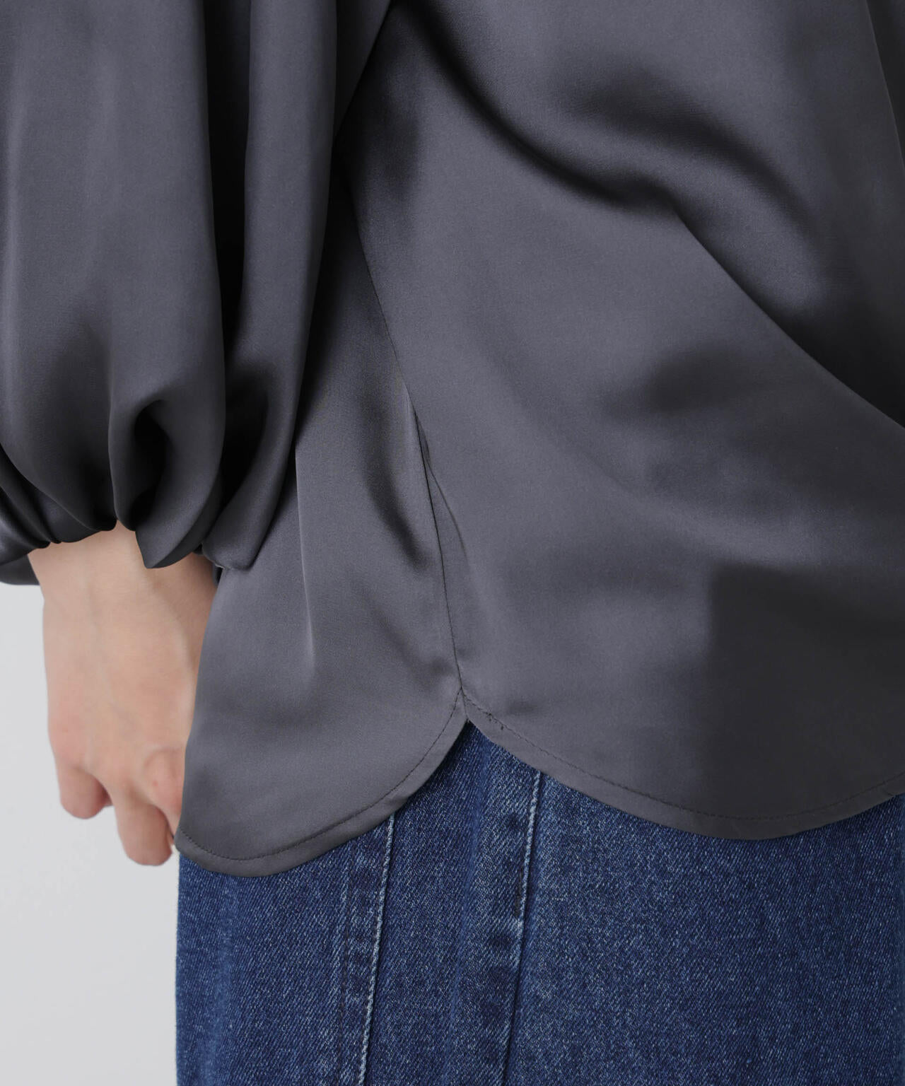 前後2wayサテンボリュームスリーブブラウス 6736120305