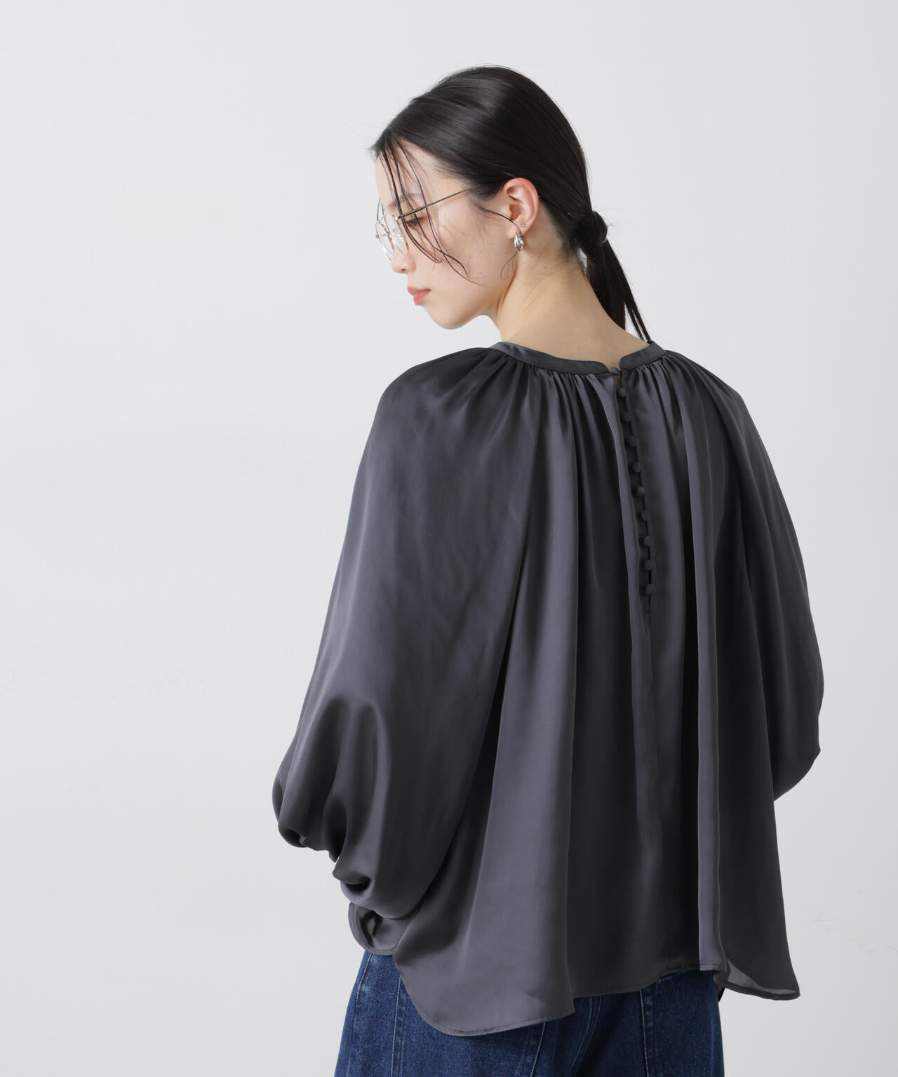 前後2wayサテンボリュームスリーブブラウス 6736120305