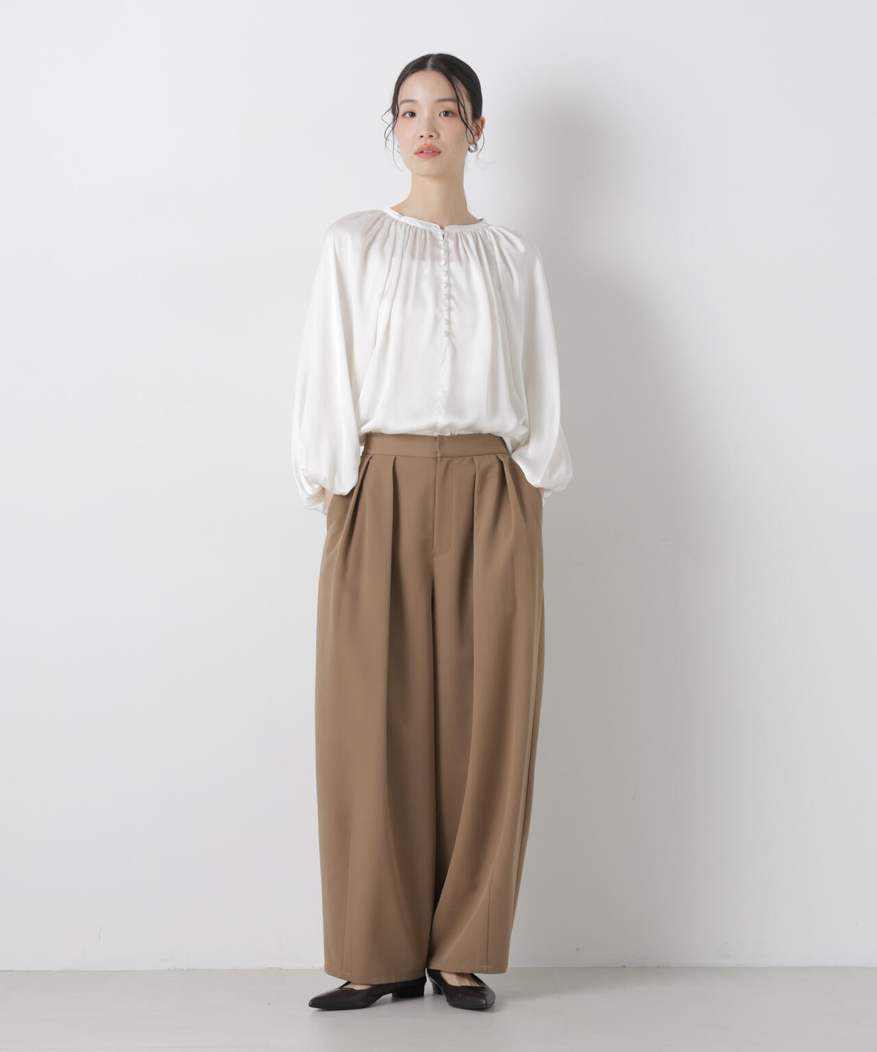 前後2wayサテンボリュームスリーブブラウス 6736120305