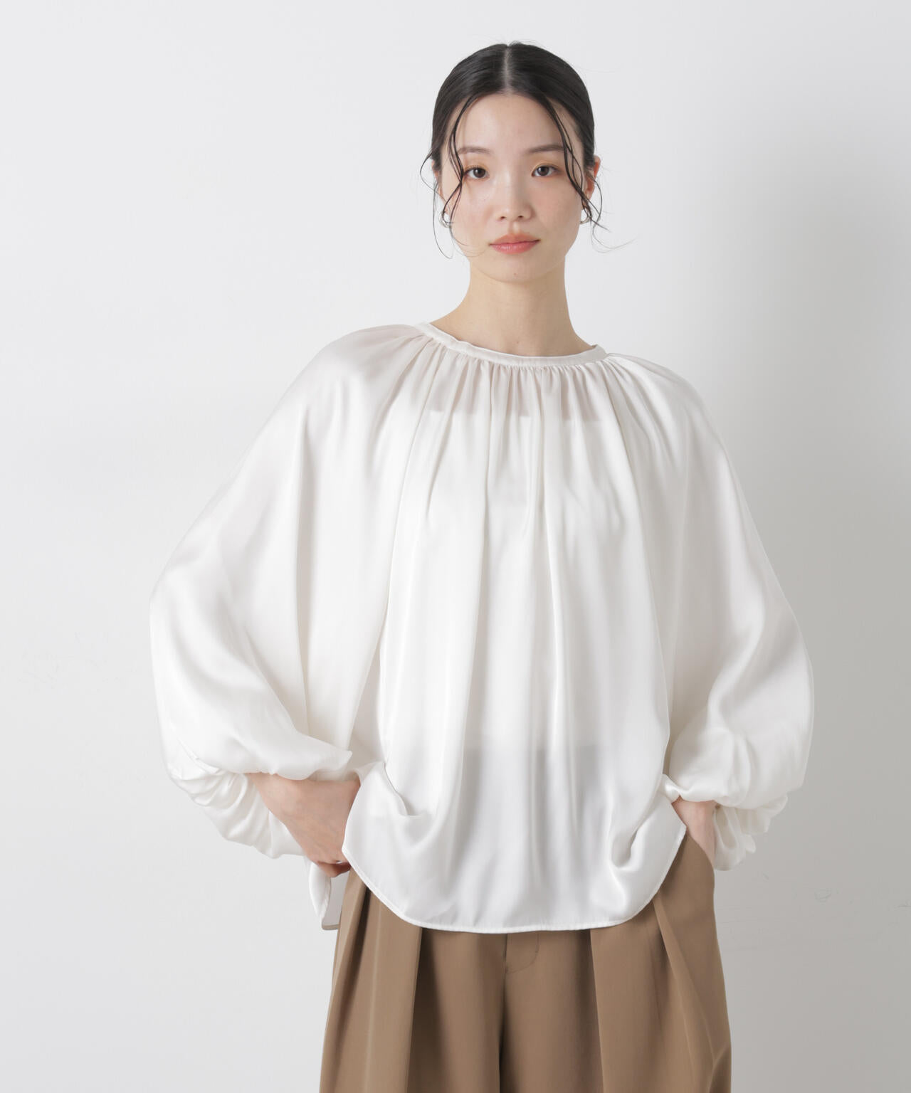 前後2wayサテンボリュームスリーブブラウス 6736120305